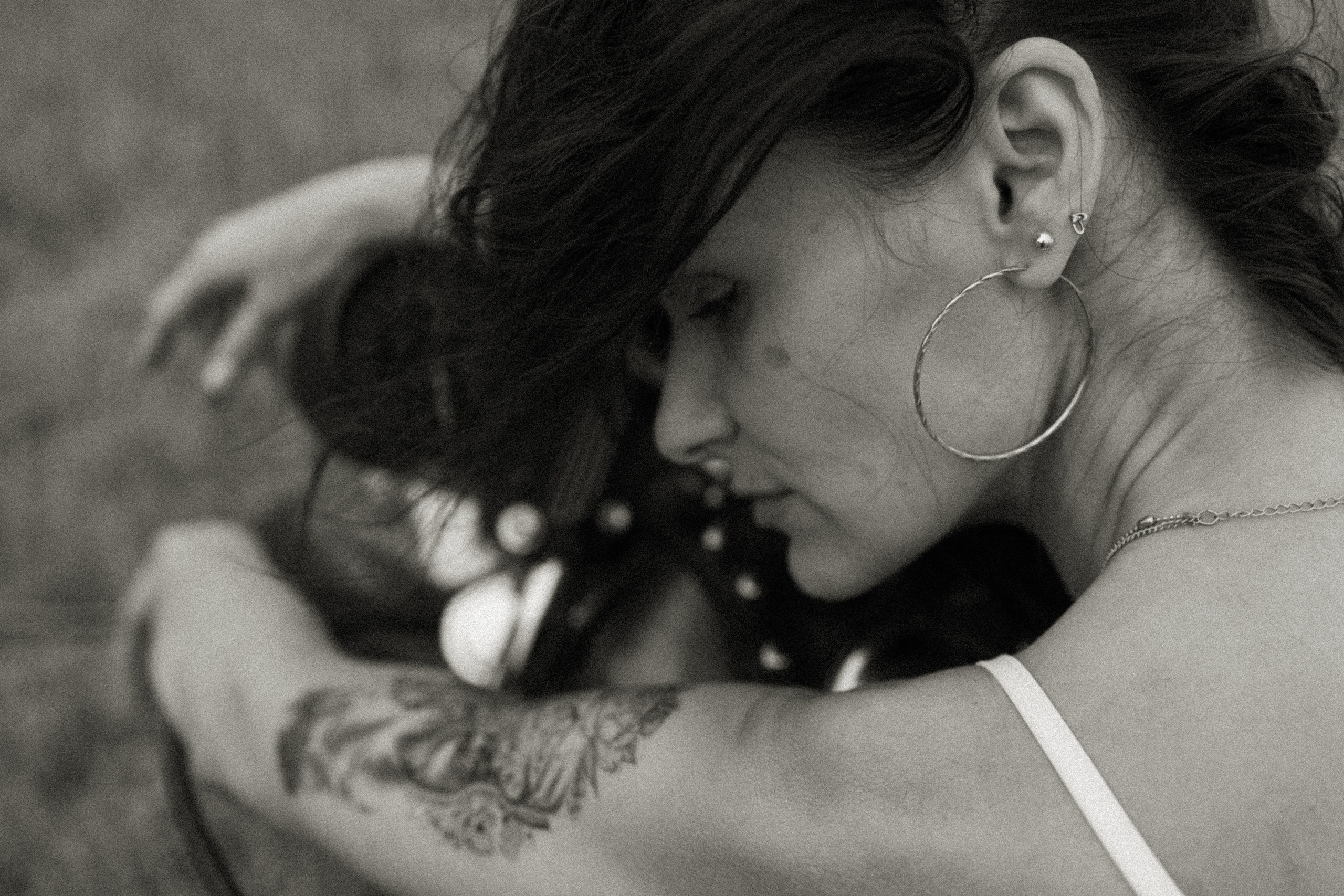 Balade en moto. Histoires d’amour, séances photos de famille et de mariage en France