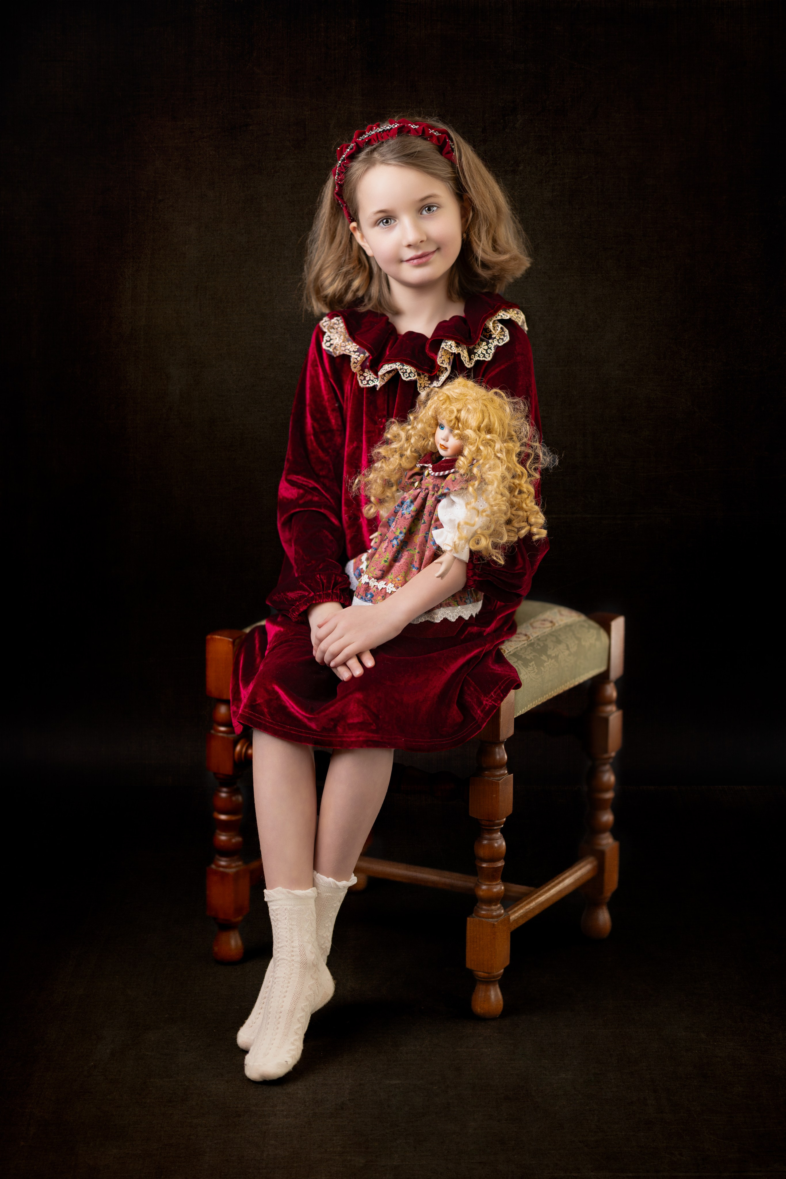 Fine Art children’s portraits in Dresden – artistic photography for your child. A studio with unique vintage outfits, perfect lighting, and an artistic atmosphere. No matter how active your child is – I will capture their essence beautifully!