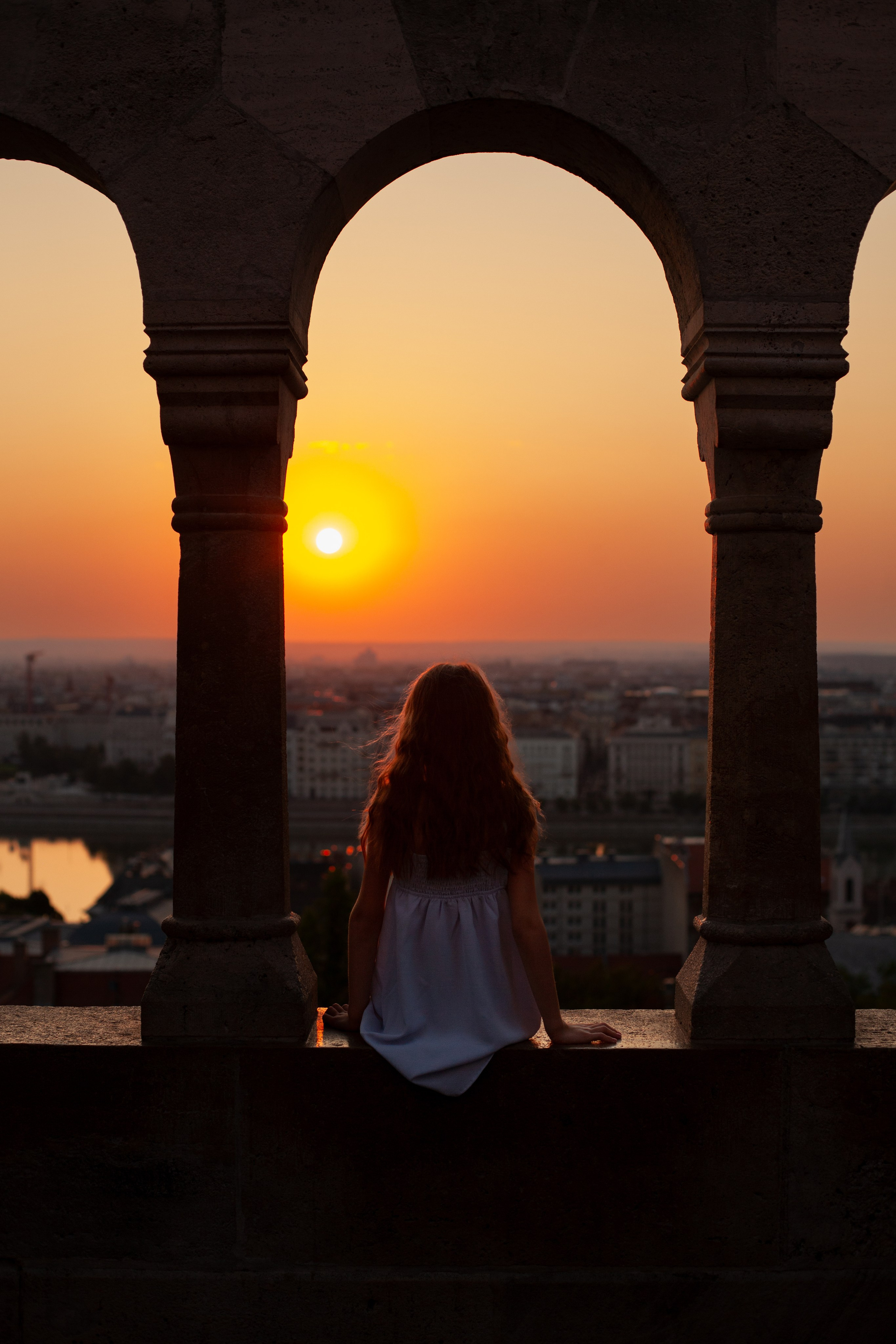 На рассвете. Photographer in Budapest