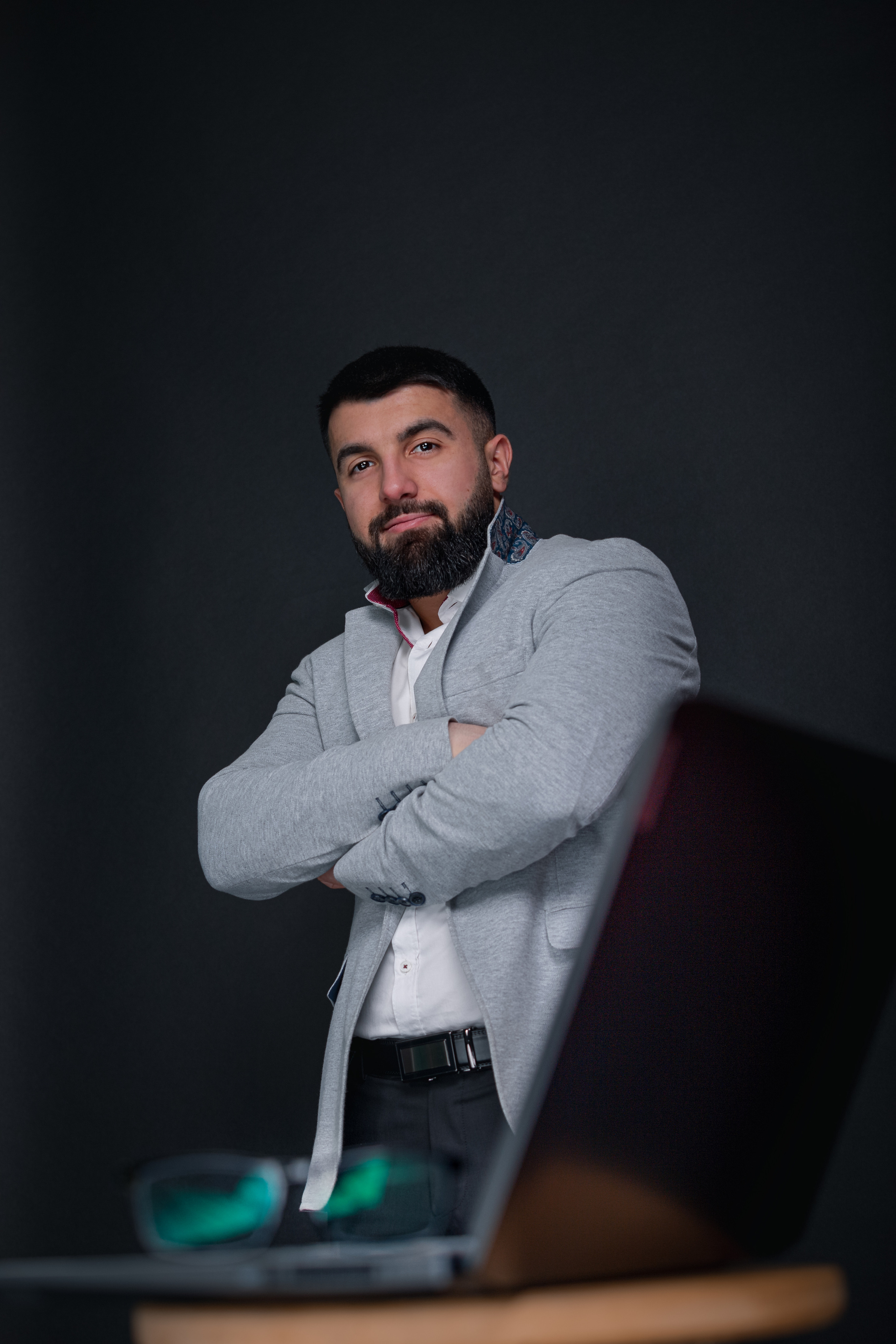 Business. Фотограф Бургас. Фотосесии в студио и на открито, портрети, заснемане