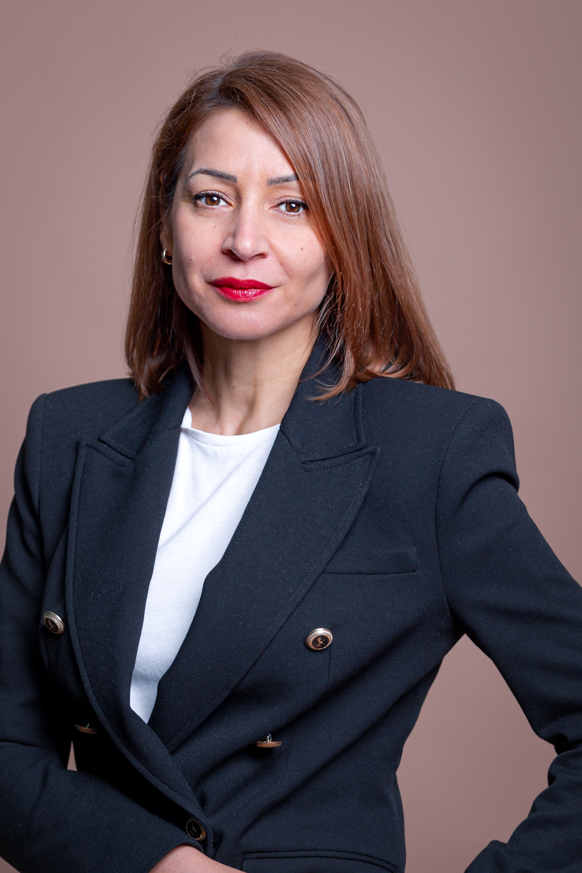 Business. Фотограф Бургас. Фотосесии в студио и на открито, портрети, заснемане