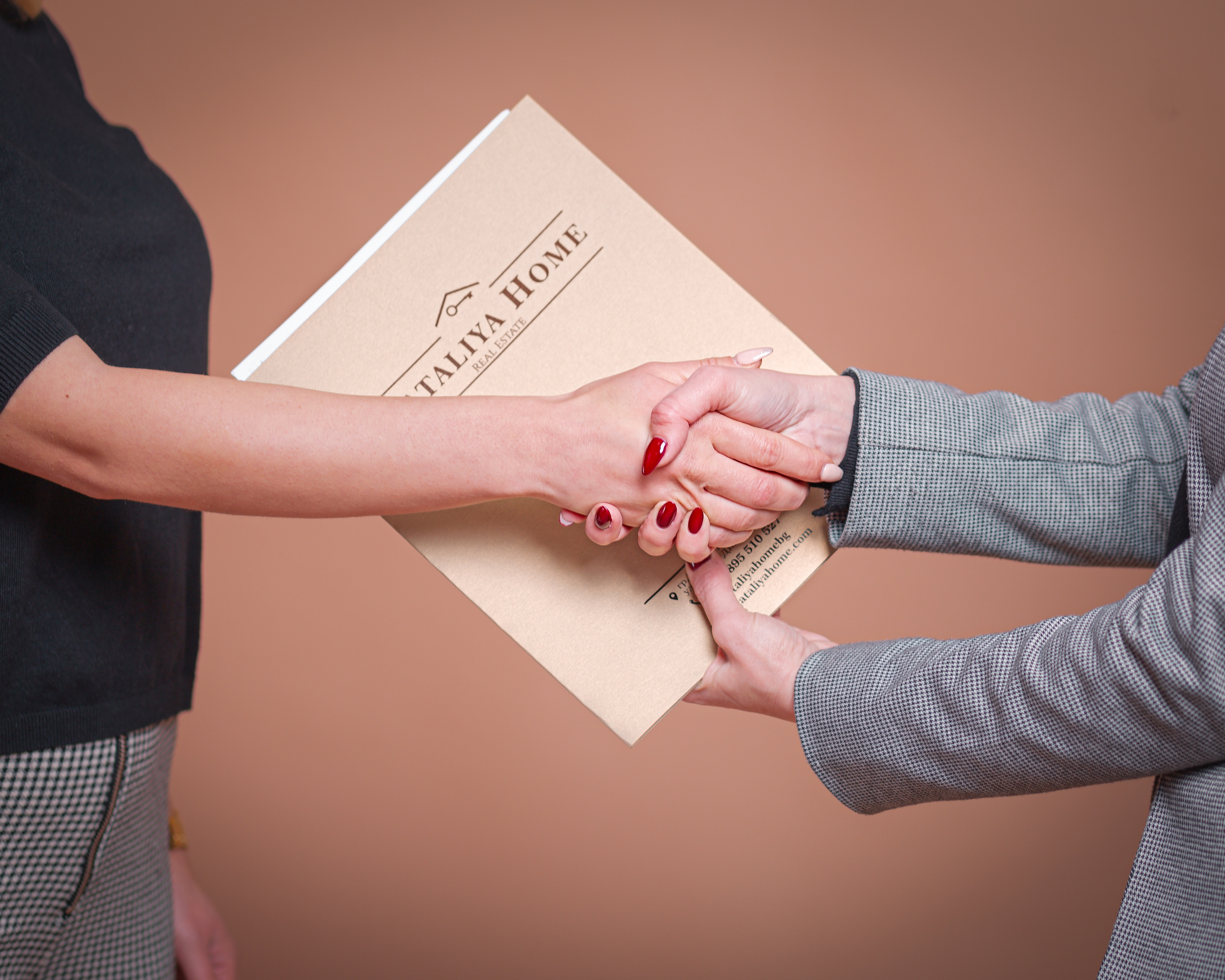 Business. Фотограф Бургас. Фотосесии в студио и на открито, портрети, заснемане