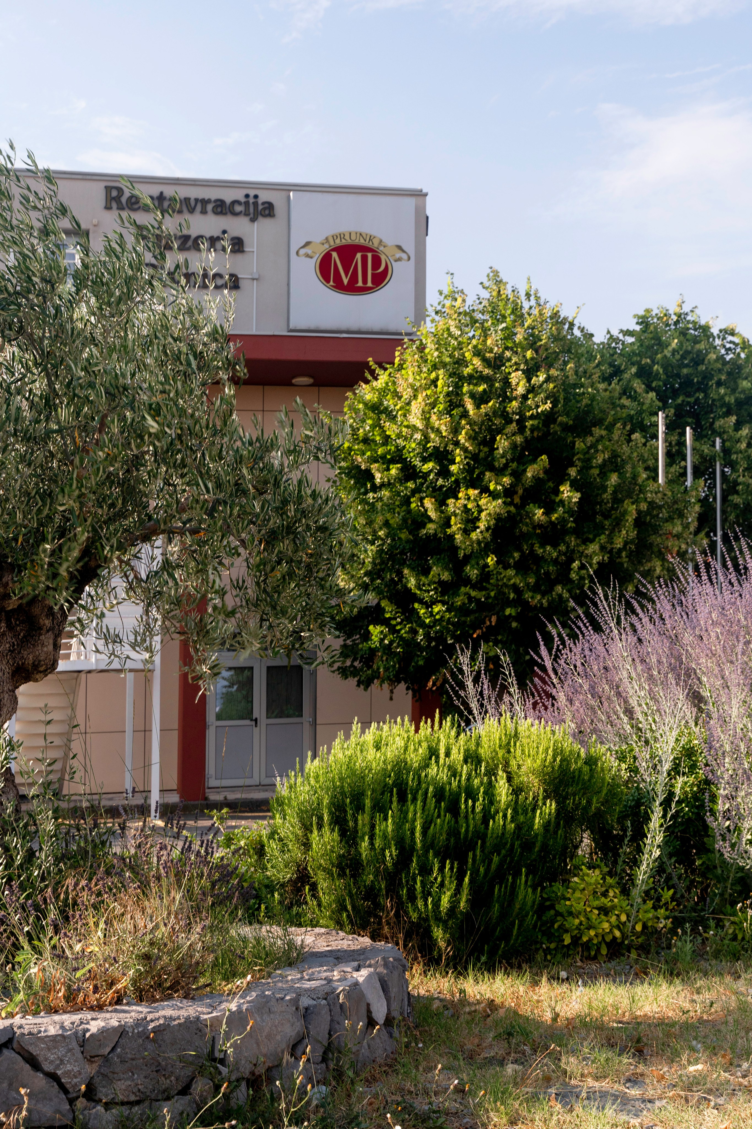 Fotografiranje Interierja. Fotografinja in videografinja Mariia Bortiakova iz Slovenije: fotografiranje dogodkov, portretov in snemanje videov po vsej Sloveniji