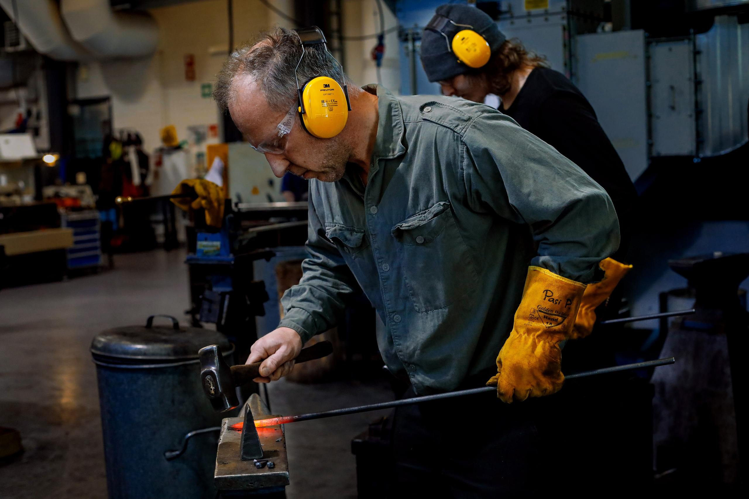 Metalli- ala. Ekaterina Mansur, muotokuvafotografi Suomessa (Helsingissä ja Uudellam