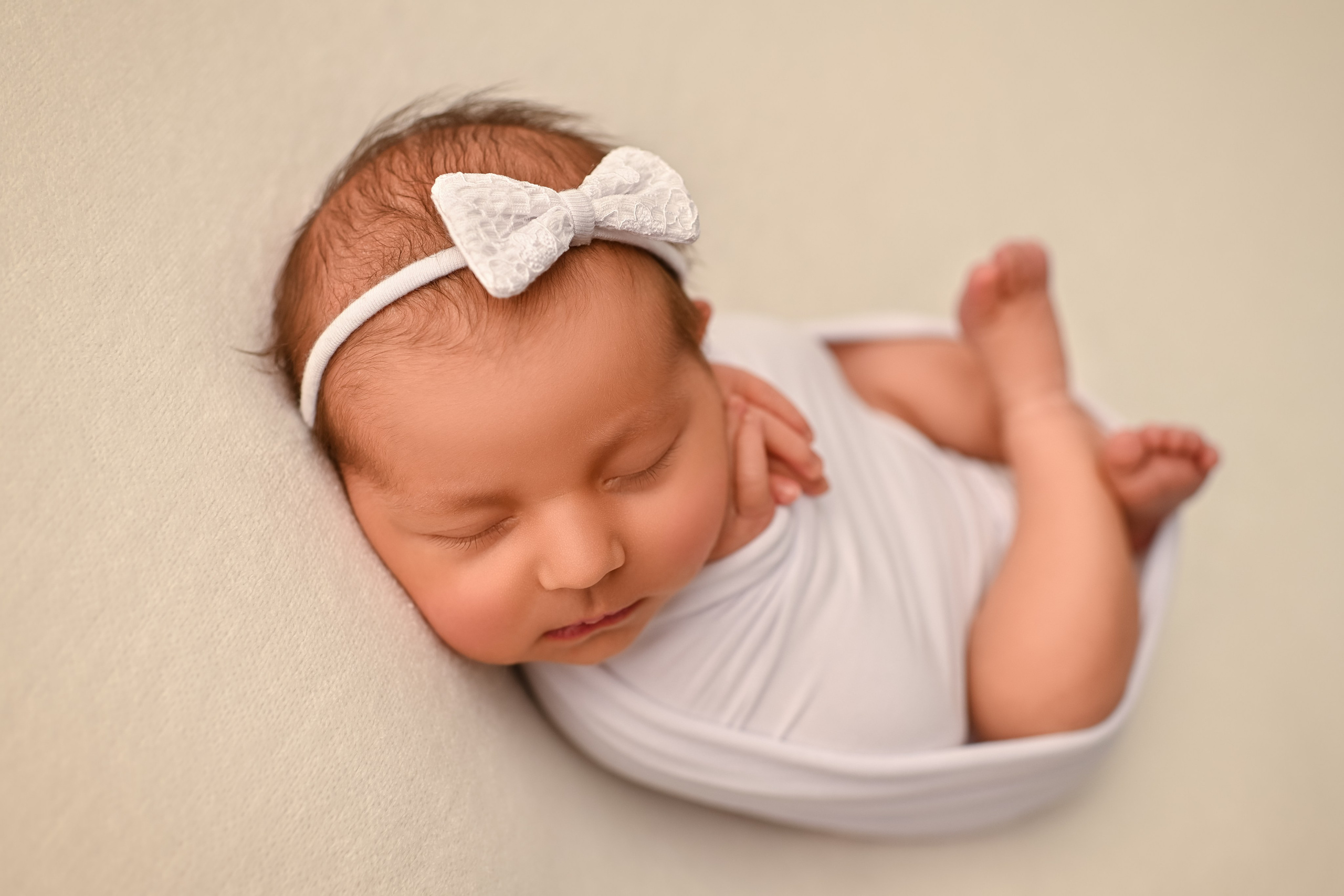 Neugeborenen Fotoshooting mit Mädchen im Studio, Fotografin in Kerkrade und Alsdorf