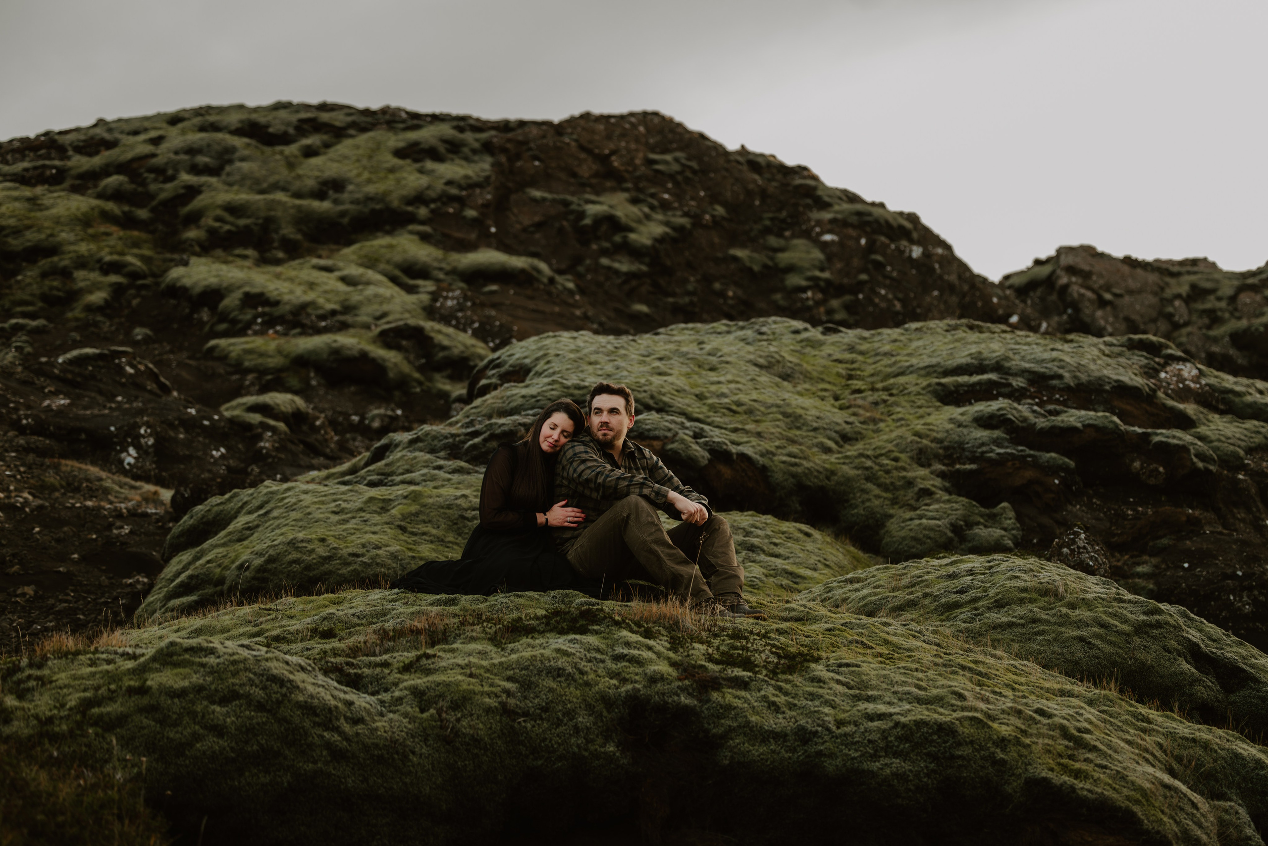 Romantic couple embracing in the stunning Icelandic landscape, captured during a scenic outdoor photoshoot,v