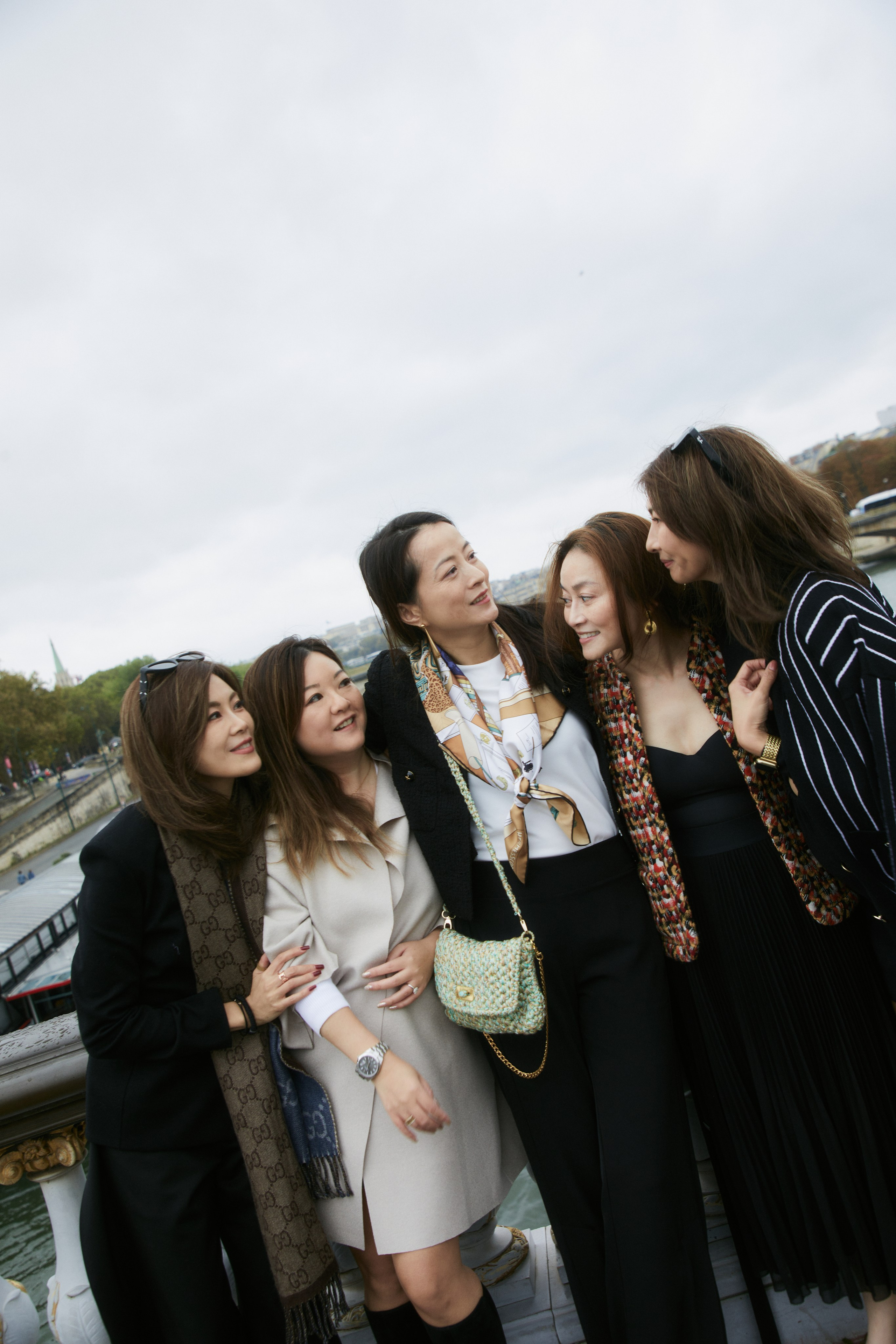 Friends. Photographer in Paris