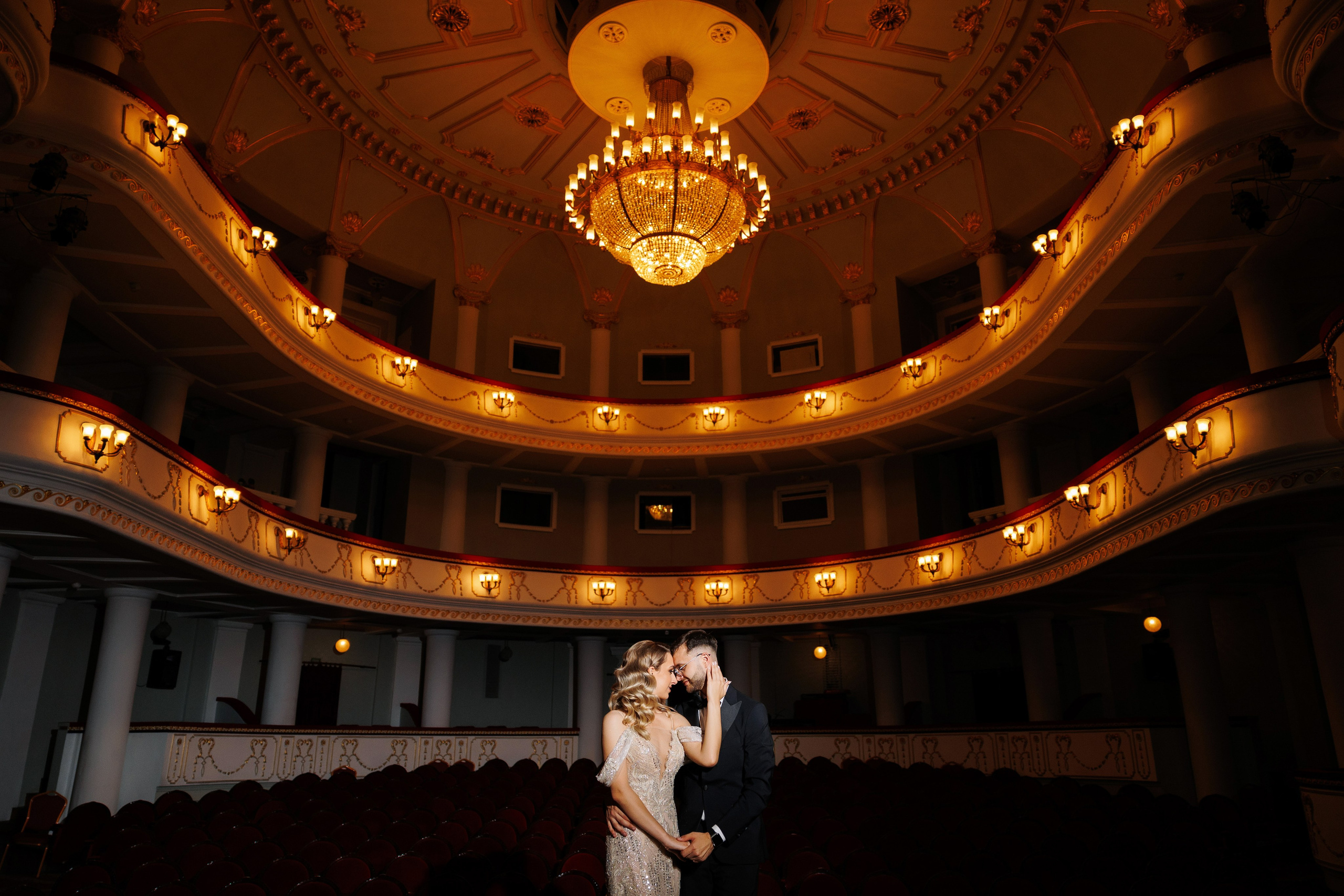 Fotografie de nuntă cu lumini de scenă