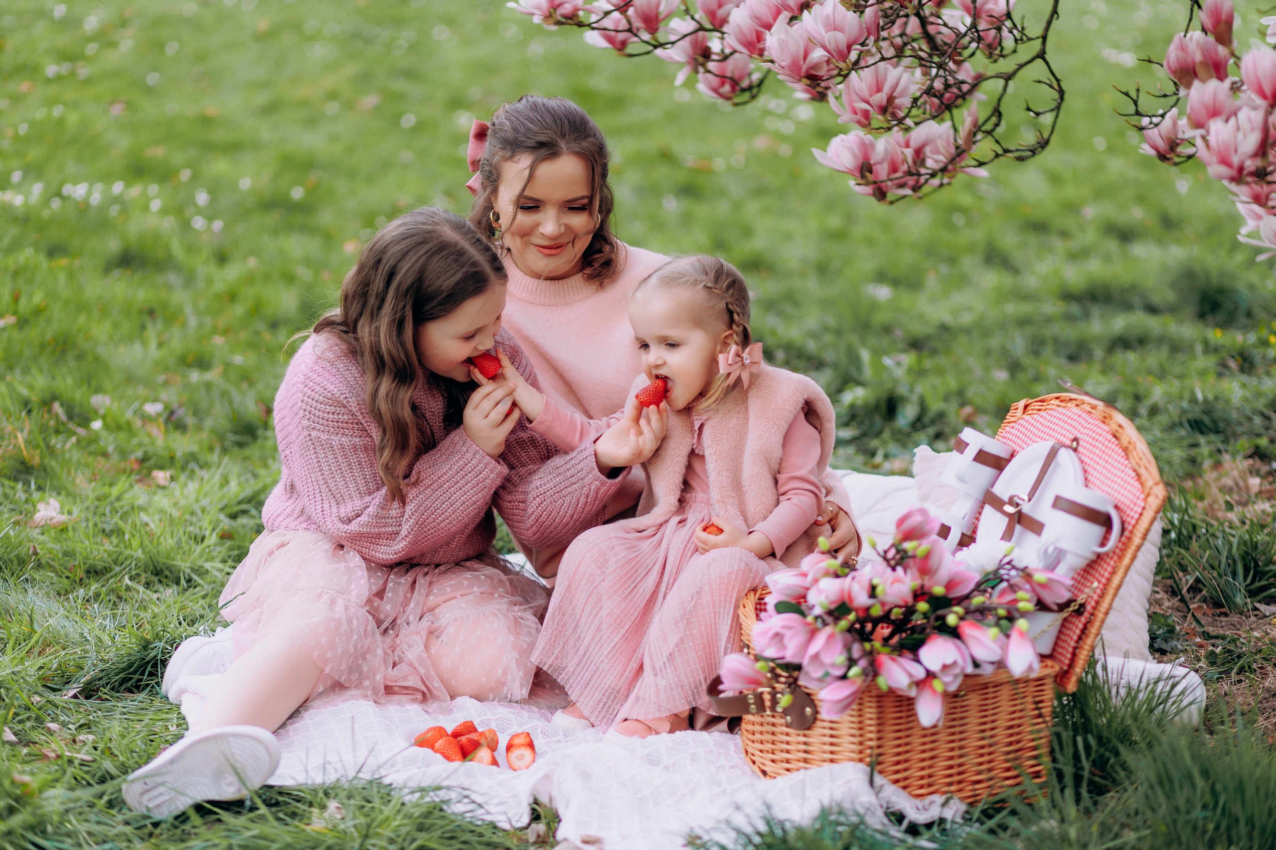 Tatiana, Alisa, Daria. Wedding and Family Photograph