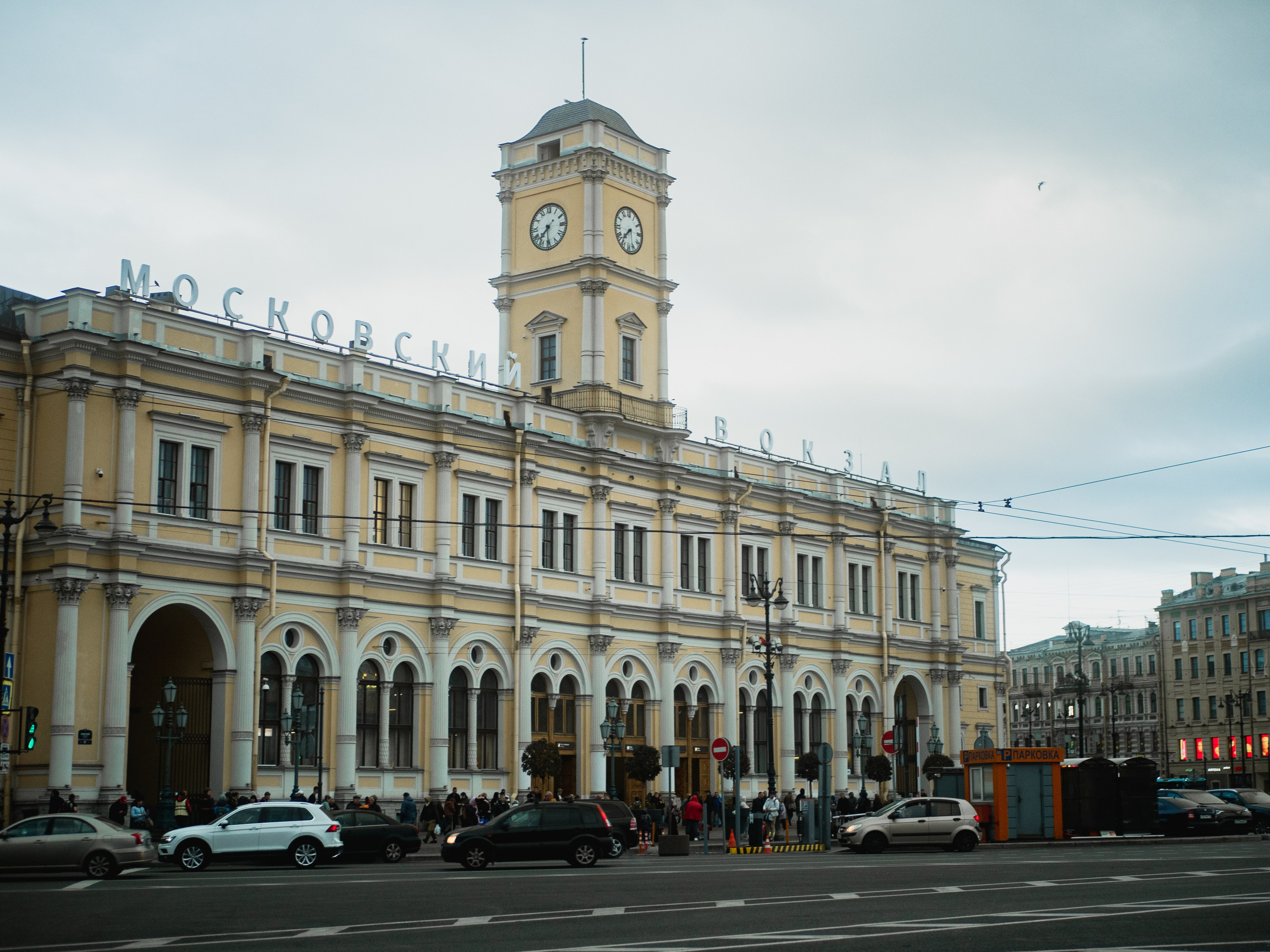 Saint-Petersbourg. Photographe sur Cote d’Azur. Portraits de familles, couples, enfants, événements