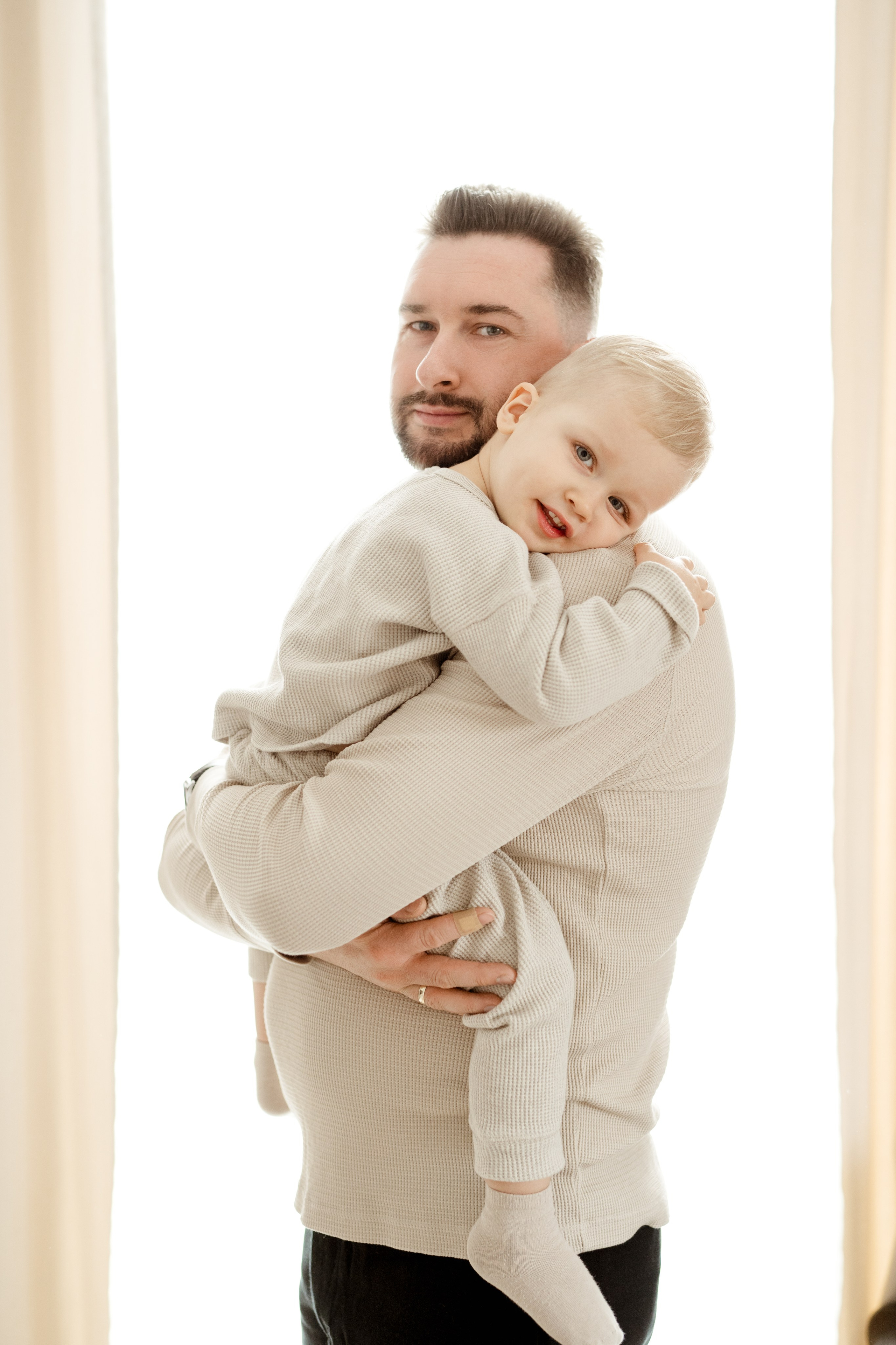 Sesja noworodkowa w domu. Fotograf Łódź - sesja ciążowa, noworodkowa, dziecięca. Studio w Łodzi