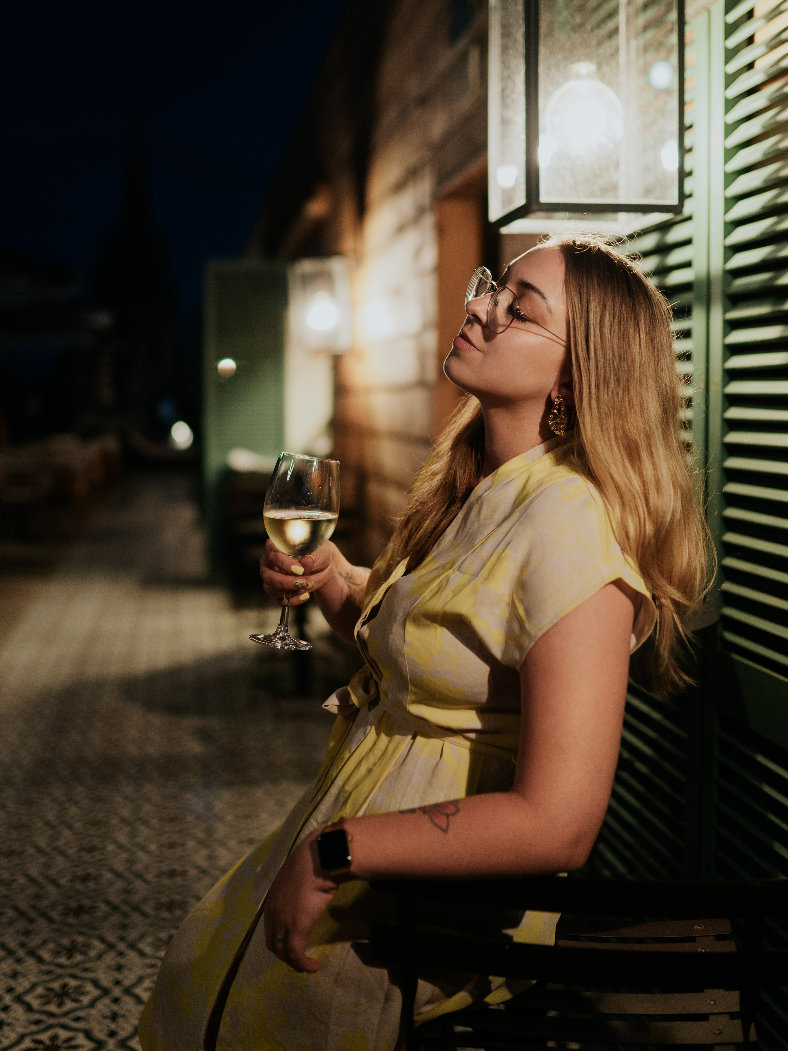 Tourist photoshoot for friends. DiaFoto — Wow Photographer in Barcelona | Premium Barcelona Photoshoot Experience