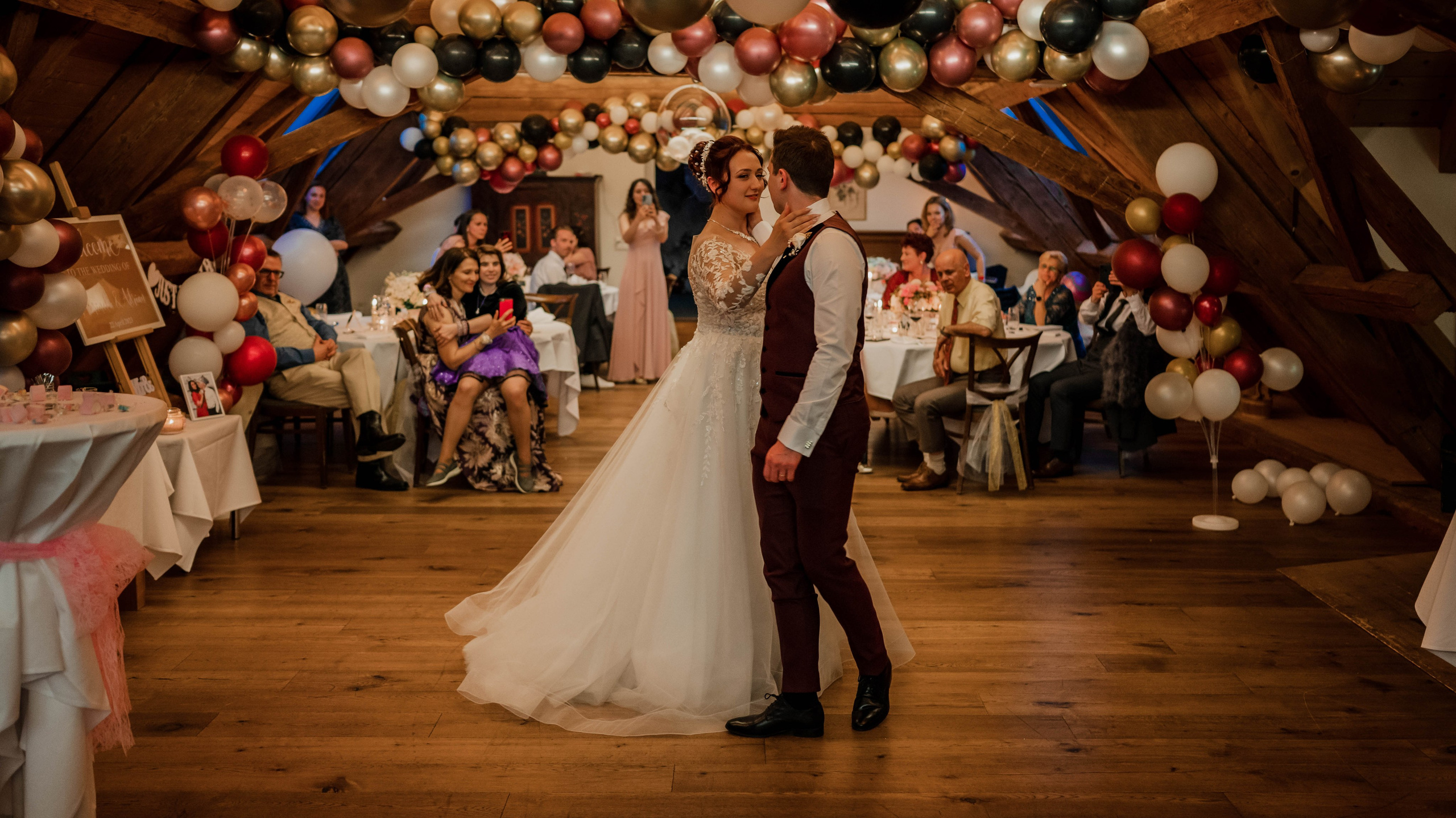 Hochzeit in Bern – Ella & Adrian. Authentische, emotionale, zeitlose Hochzeitsfotografie aus Albstadt