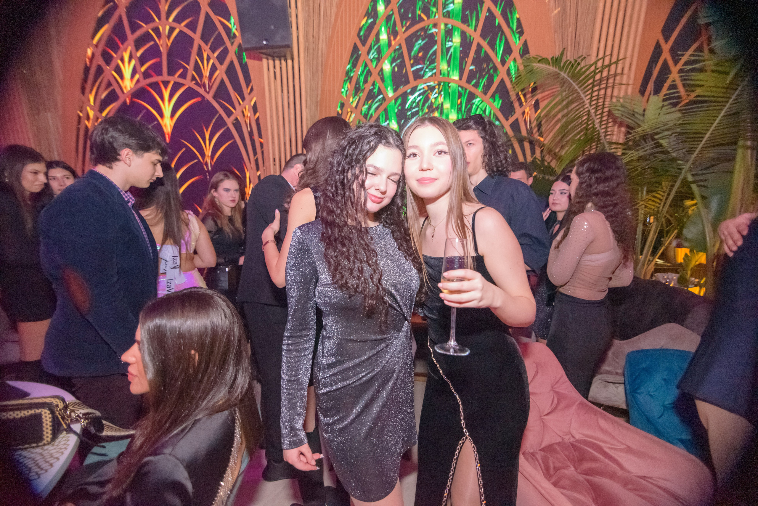 Coming of age photographer, birthday photographer, party photographer, corporate photographer, children's photographer, professional Bucharest photographer, club photographer, private peterceri photographer, bairam photographer, gymnasium photographer, graduation photographer, university graduation, 4th grade graduation, 8th grade graduation a, photos at the end of the school year