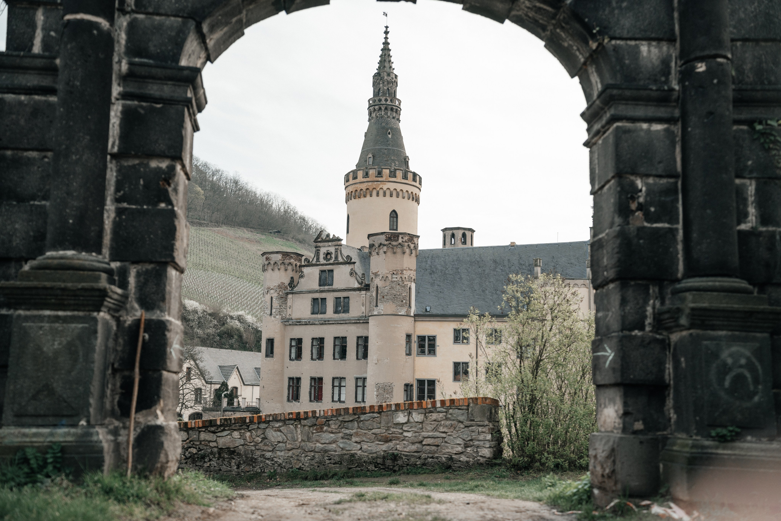 J & C im Schloss Arenfels. Wedding Photographer Germany