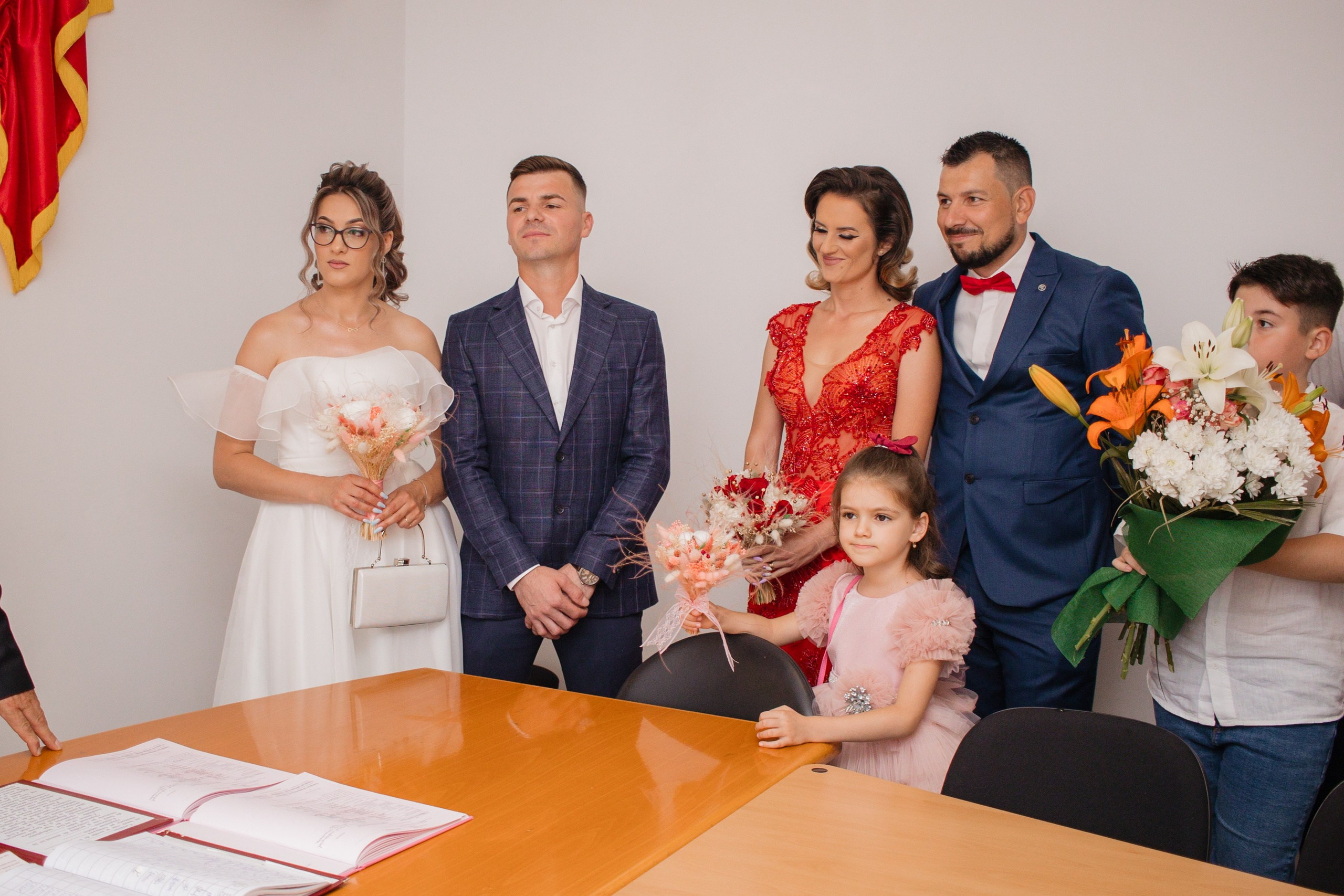 Oana & Vasile. Fotograf si videograf — evenimente si studio