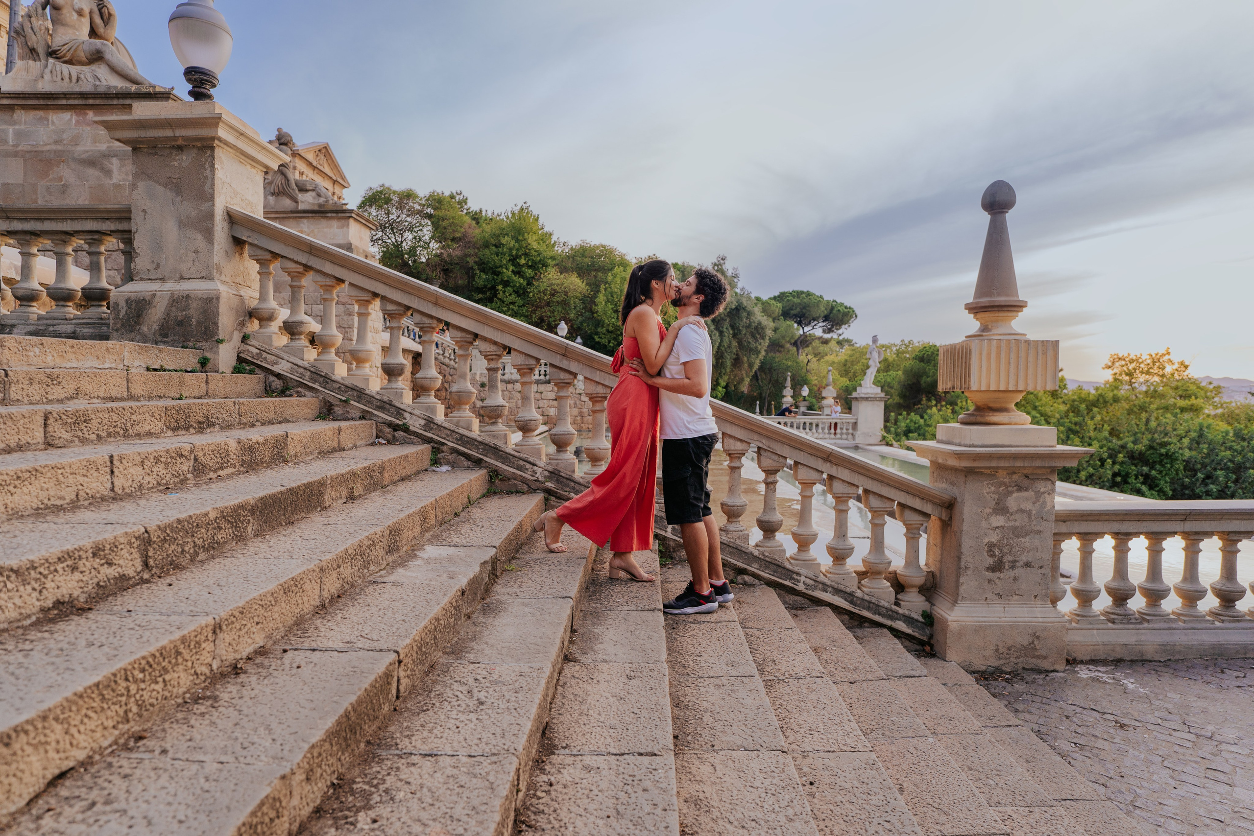 Love Story Montjuic. DiaFoto — Wow Photographer in Barcelona | Premium Barcelona Photoshoot Experience