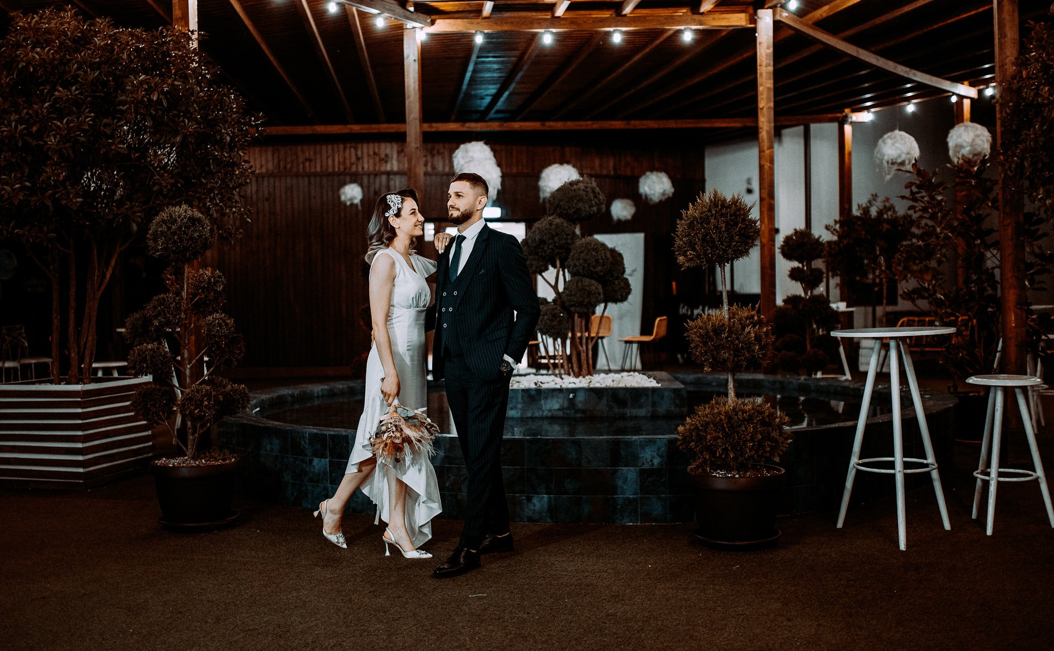 Fotograf profesionist de nuntă. Cu o abordare creativă și tehnici unice, spunem povestea voastră prin imagini pline de iubire și naturalețe. Descoperă arta fotografiei de nuntă . Fotograf Iasi, fotograf de nunta Suceava. Fotografii de nuntă. Pachet fotografii de nuntă. Fotograf Iasi, fotograf Suceava, fotograf Botosani, fotograf Romania. Servicii foto nuntă. Servicii foto-video.