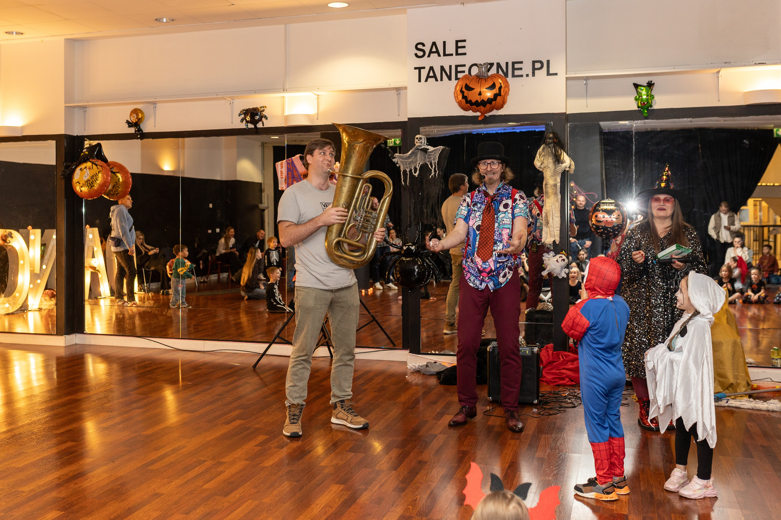 Leo dance studio Helloween 2025. Семейный и детский фотограф в Варшаве Мила Бобровская