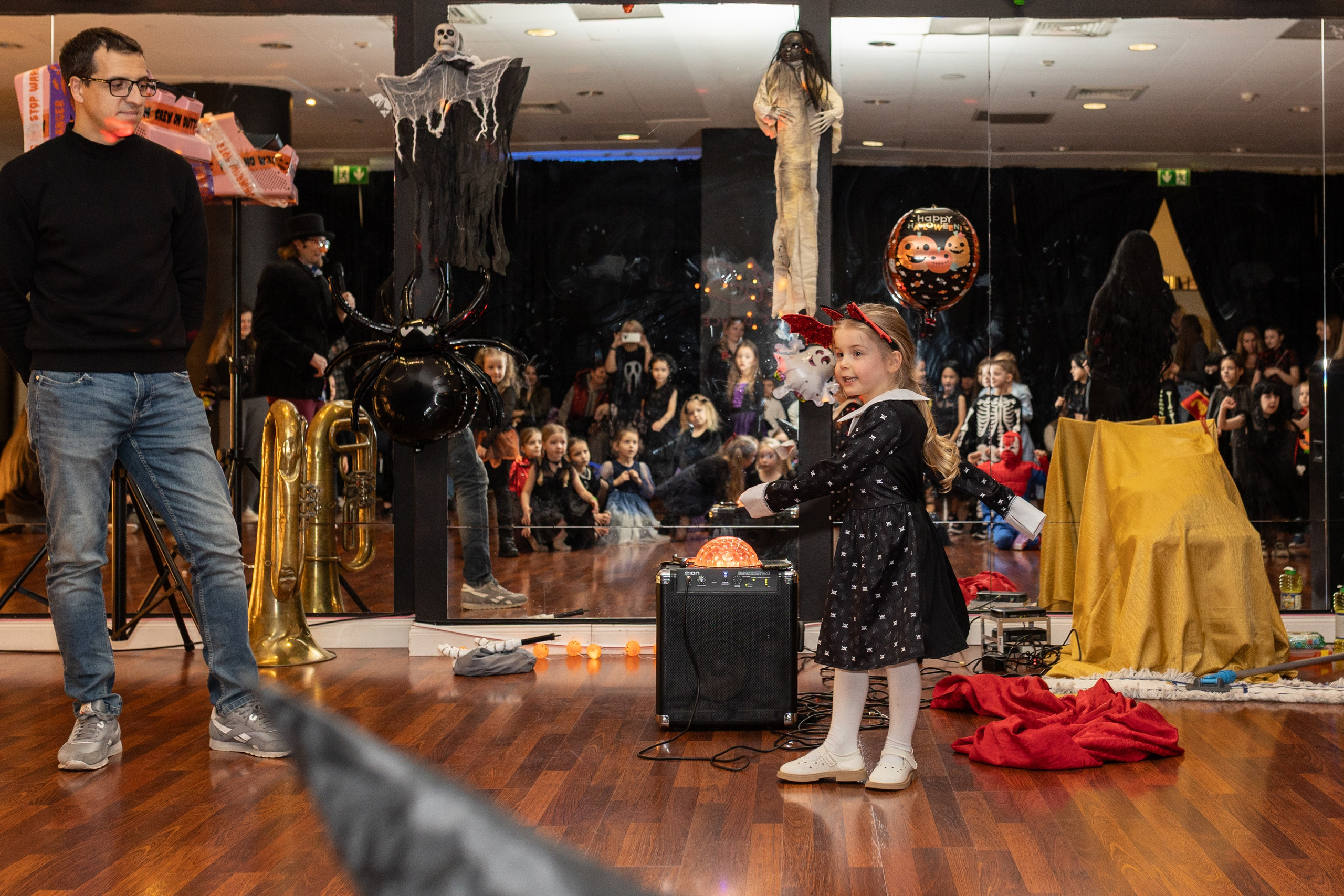 Leo dance studio Helloween 2025. Семейный и детский фотограф в Варшаве Мила Бобровская