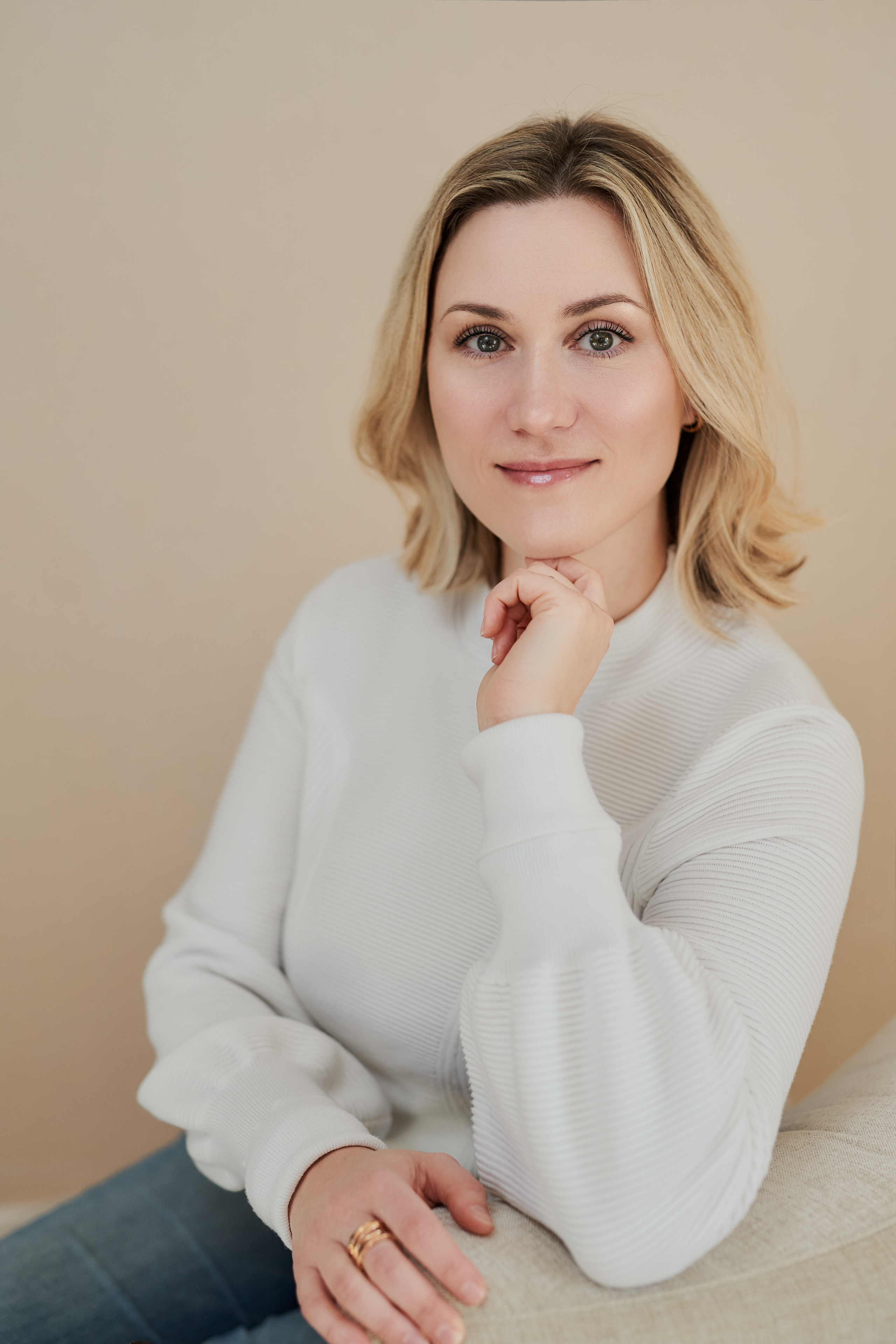 CONTENT FINANCIAL ADVISER. Professional garden design and photography services in London