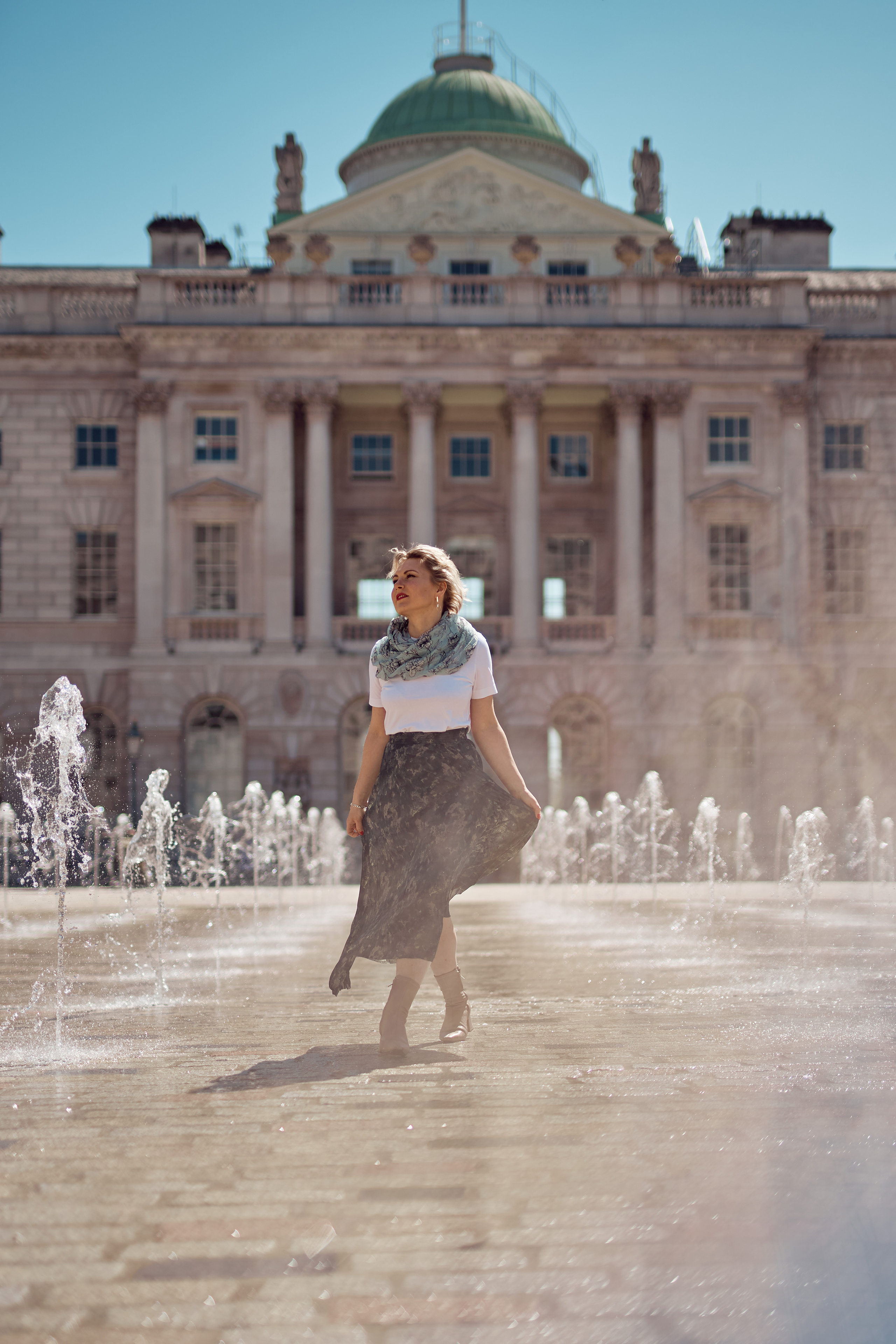 PERSONAL BREND INTERIOR DESIGNER. Professional garden design and photography services in London