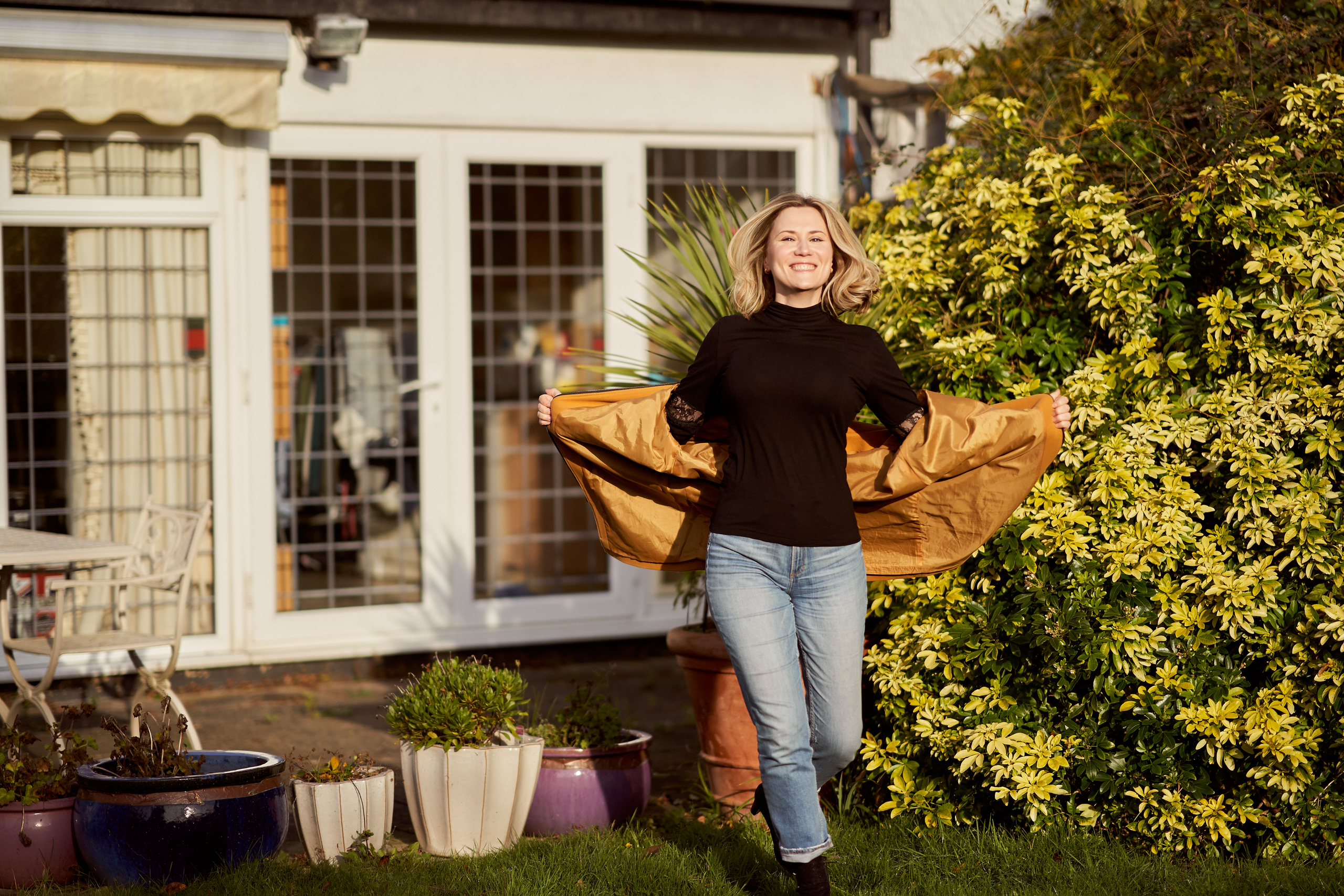 CONTENT FINANCIAL ADVISER. Professional garden design and photography services in London