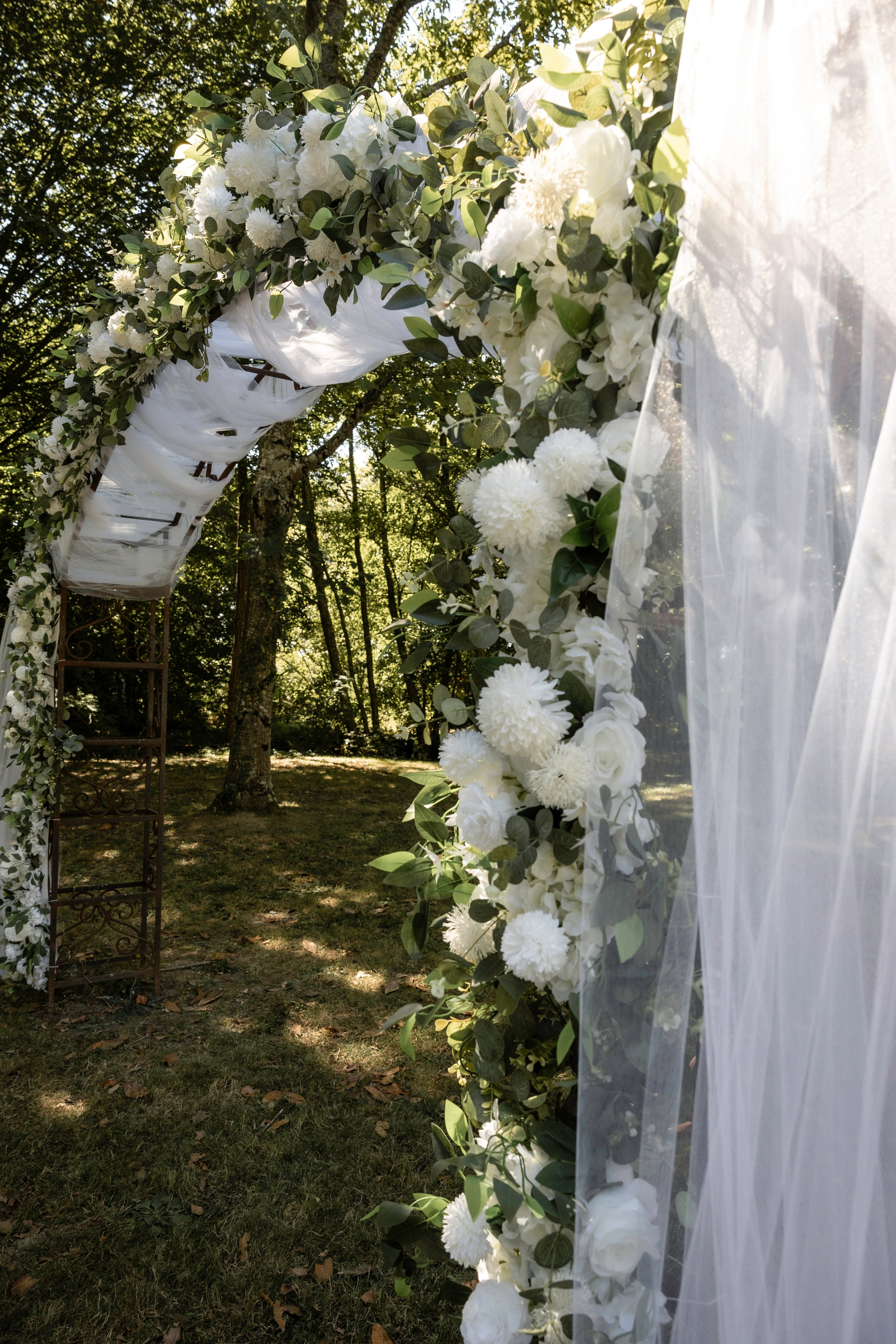 Wedding in Domaine De Montcausson. Eugenie Smirnova — wedding, corporate and lifestyle photographer in Toulouse and Southwest France