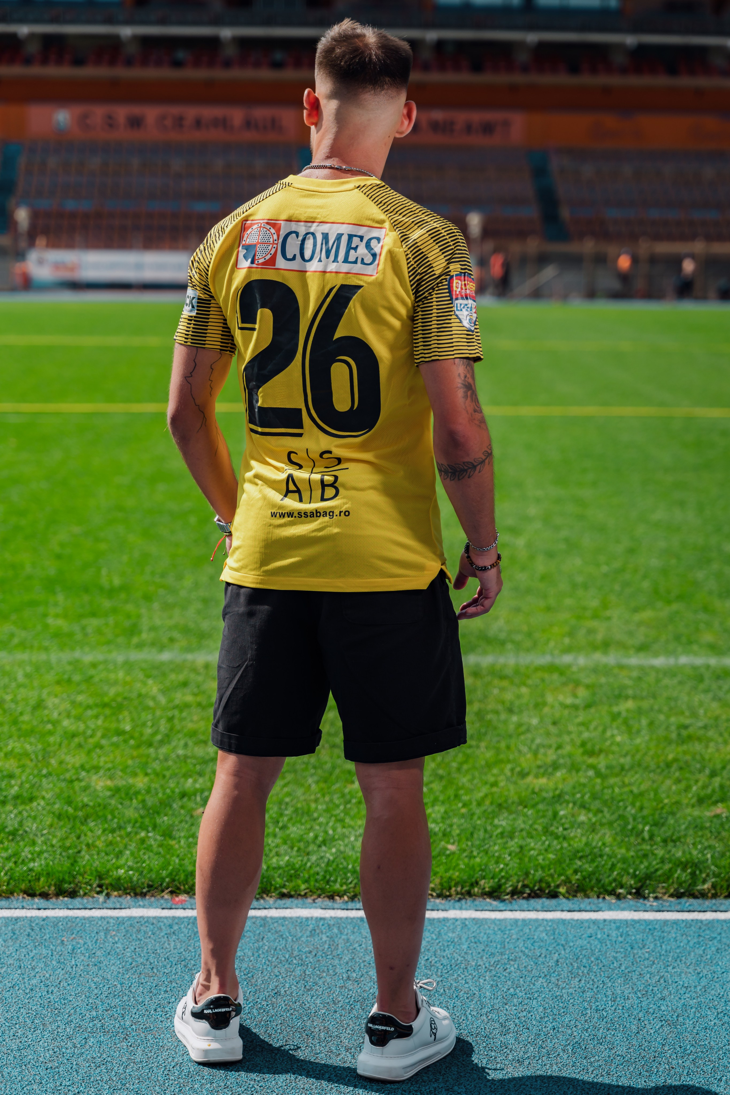 Folha. Dragosbaciuartphotographer