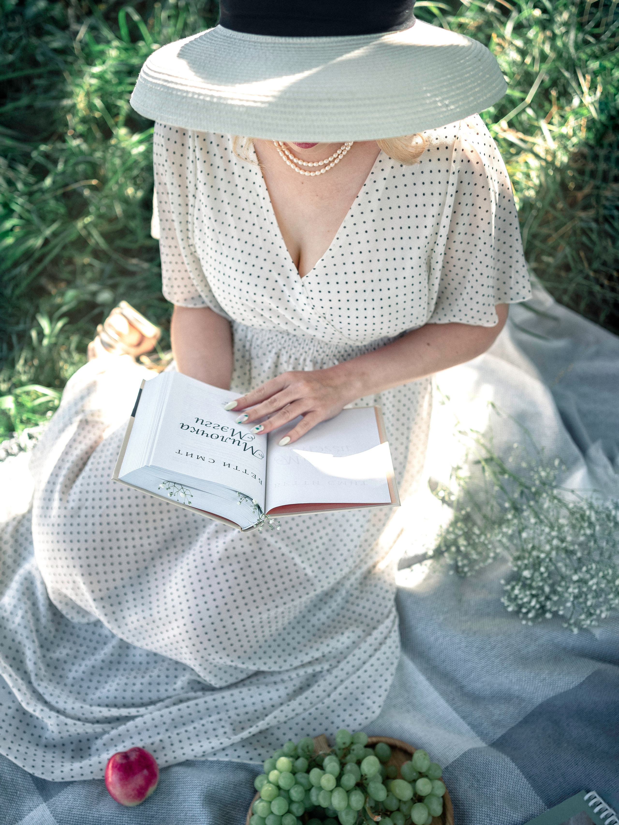 Retrato femenino en Madrid — belleza auténtica con luz natural Asesoría de estilismo, poses y localización. Imágenes elegantes y atemporales. Fotógrafa en Madrid | Retratos femeninos, familia y sesiones con caballos – Anna Maruleva