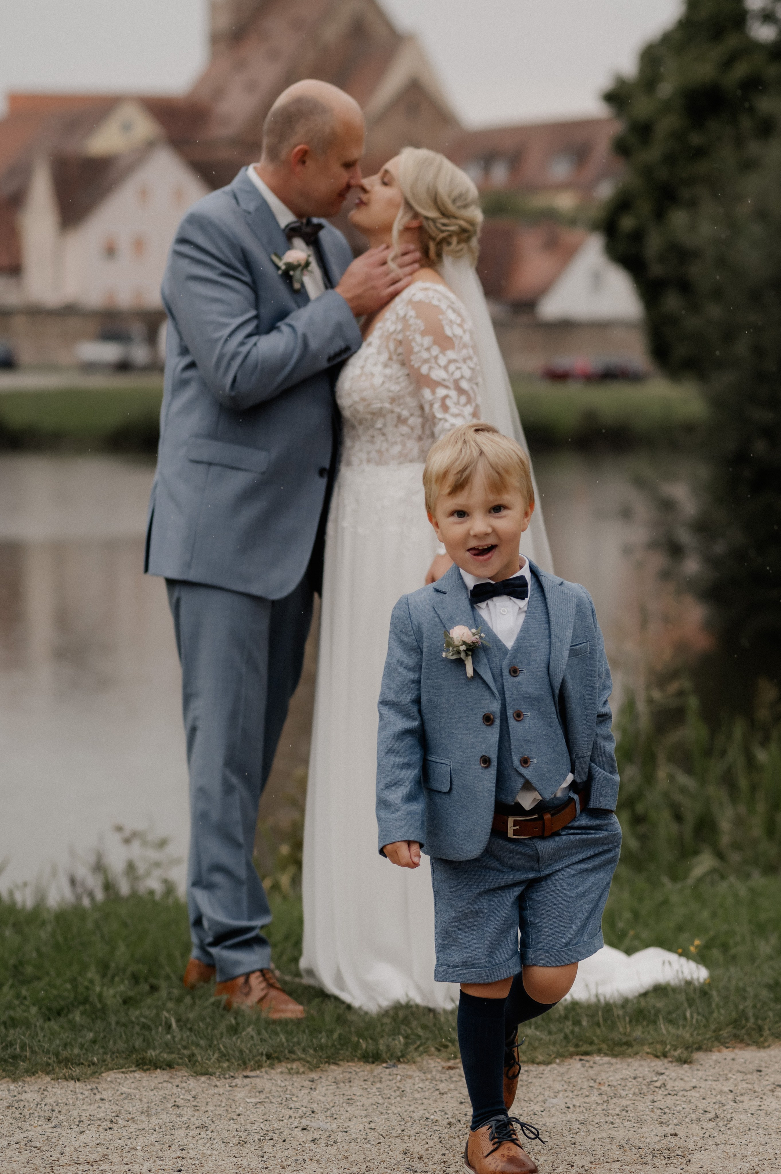 PRE-WEDDING IN WOLFRAMS-ESCHENBACH. Photographer in Nuremberg Irina Mehnert from Ansbach