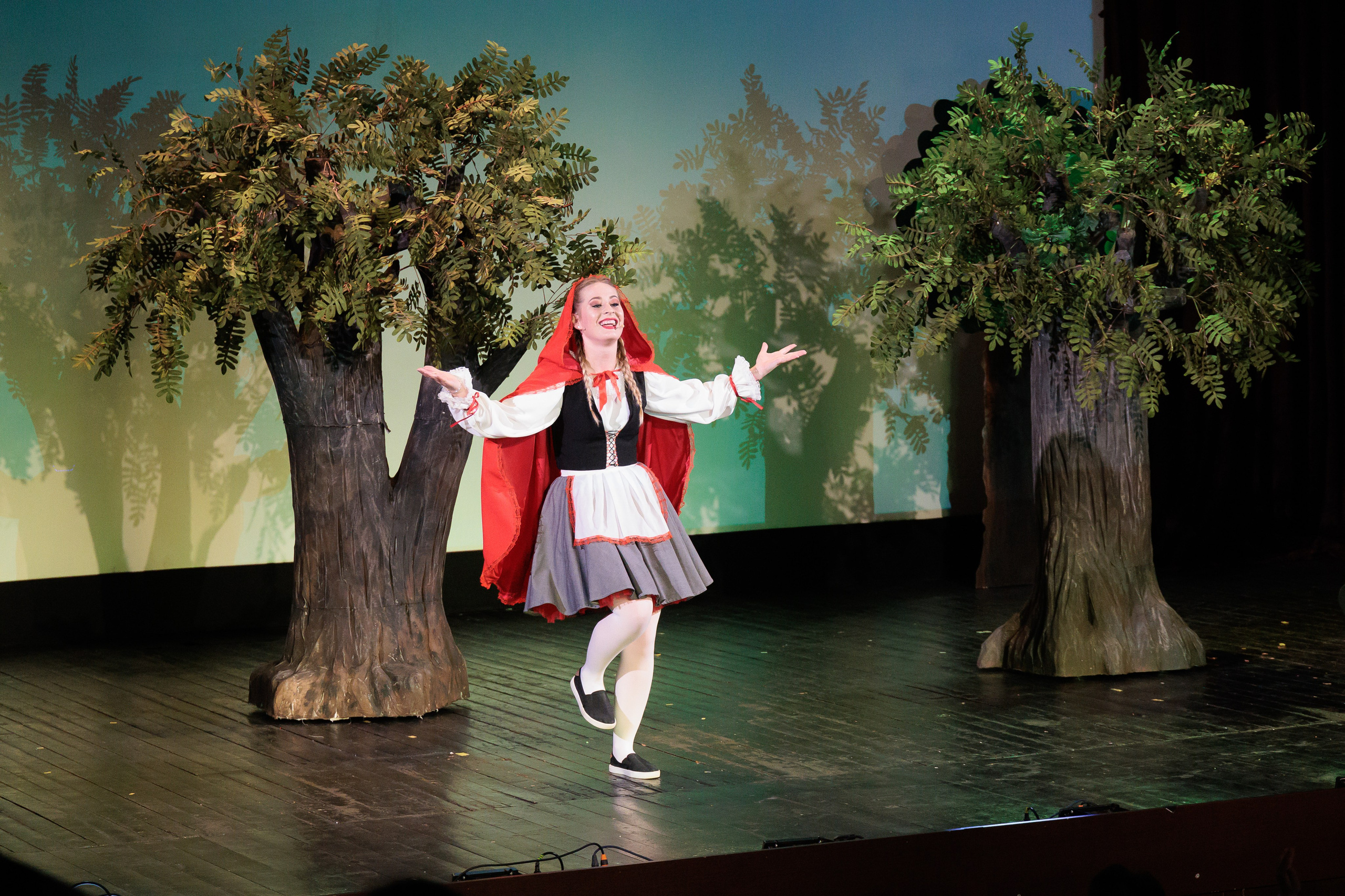 Povestea Scufita Rosie. Clounella. ✔️ Servicii foto si video in Chisinau Moldova - Cinematic.md