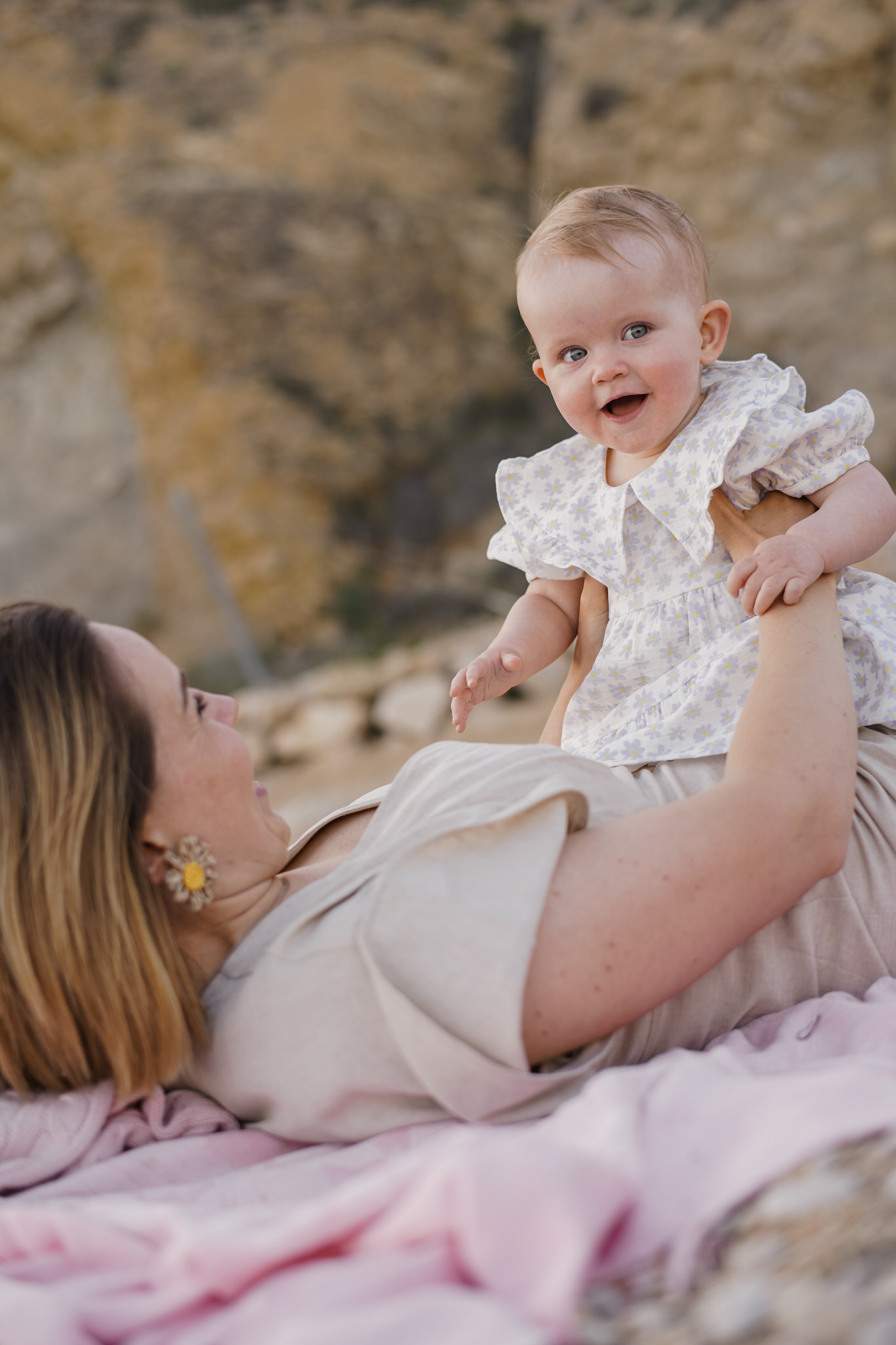 Hija y mama. Fotografo familiar, bodas, reportaje Diana Memetova Alicante, Benidorm