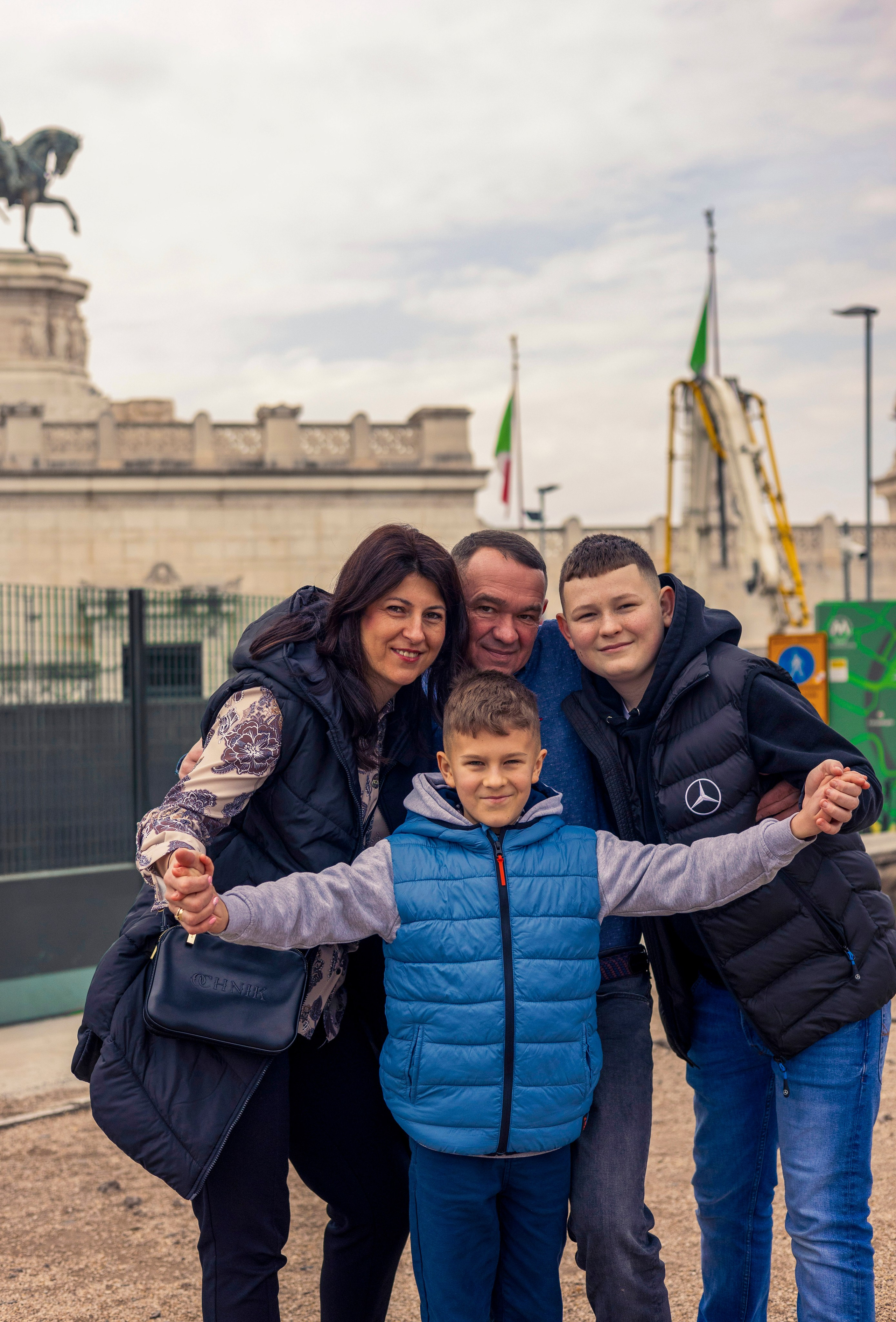 FAMILY. Hi! My name is Irena, and I’m a professional photographer specializing in family photography, love stories, and individual photoshoots