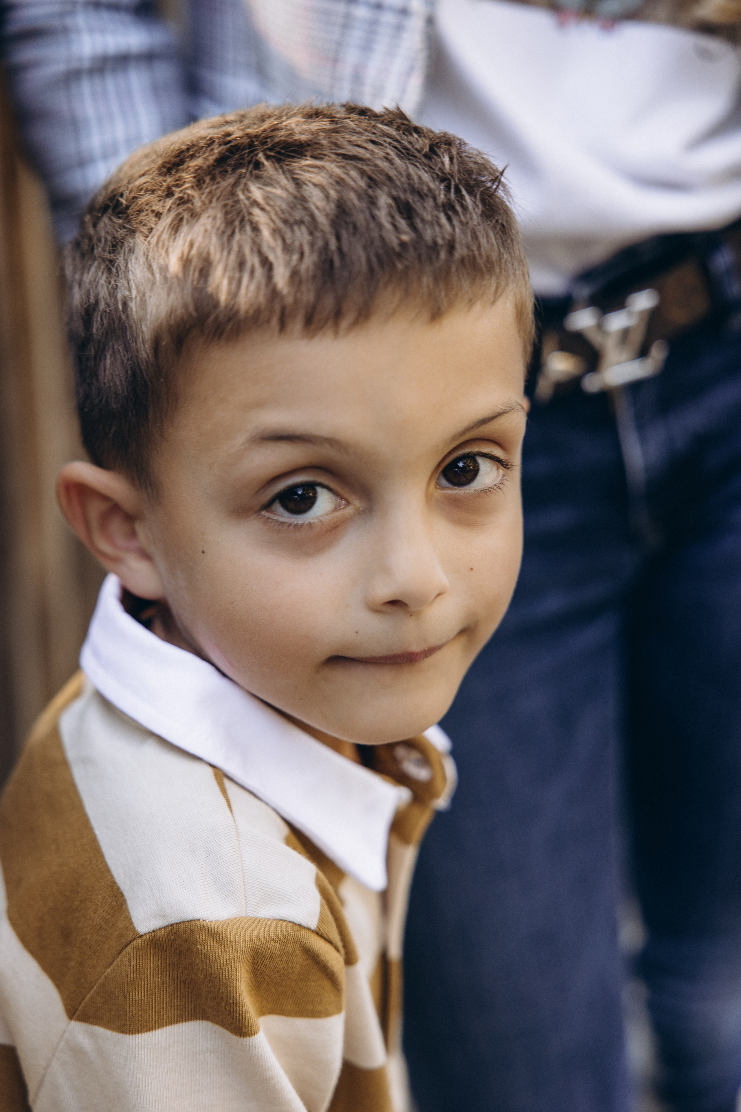 Autumn mother-son family photoshoot in Toulouse. Eugenie Smirnova — wedding, corporate and lifestyle photographer in Toulouse and Southwest France