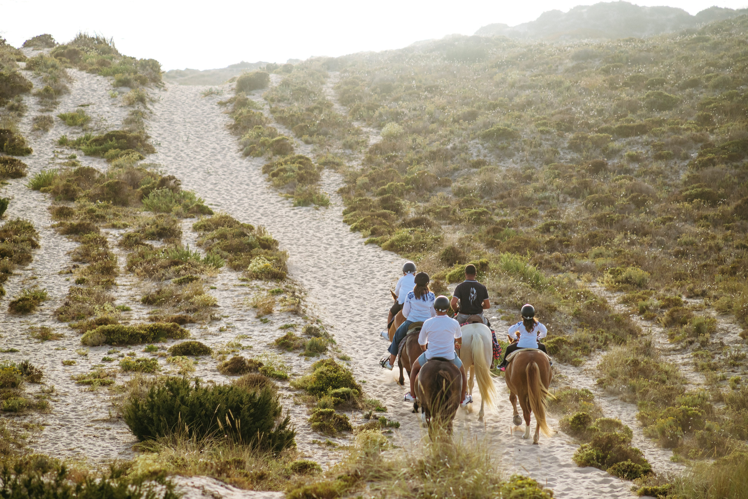 Marlene & Tiago com filhos. Passeios a Cavalo na Praia Peniche | Eco Salgados Agroturismo