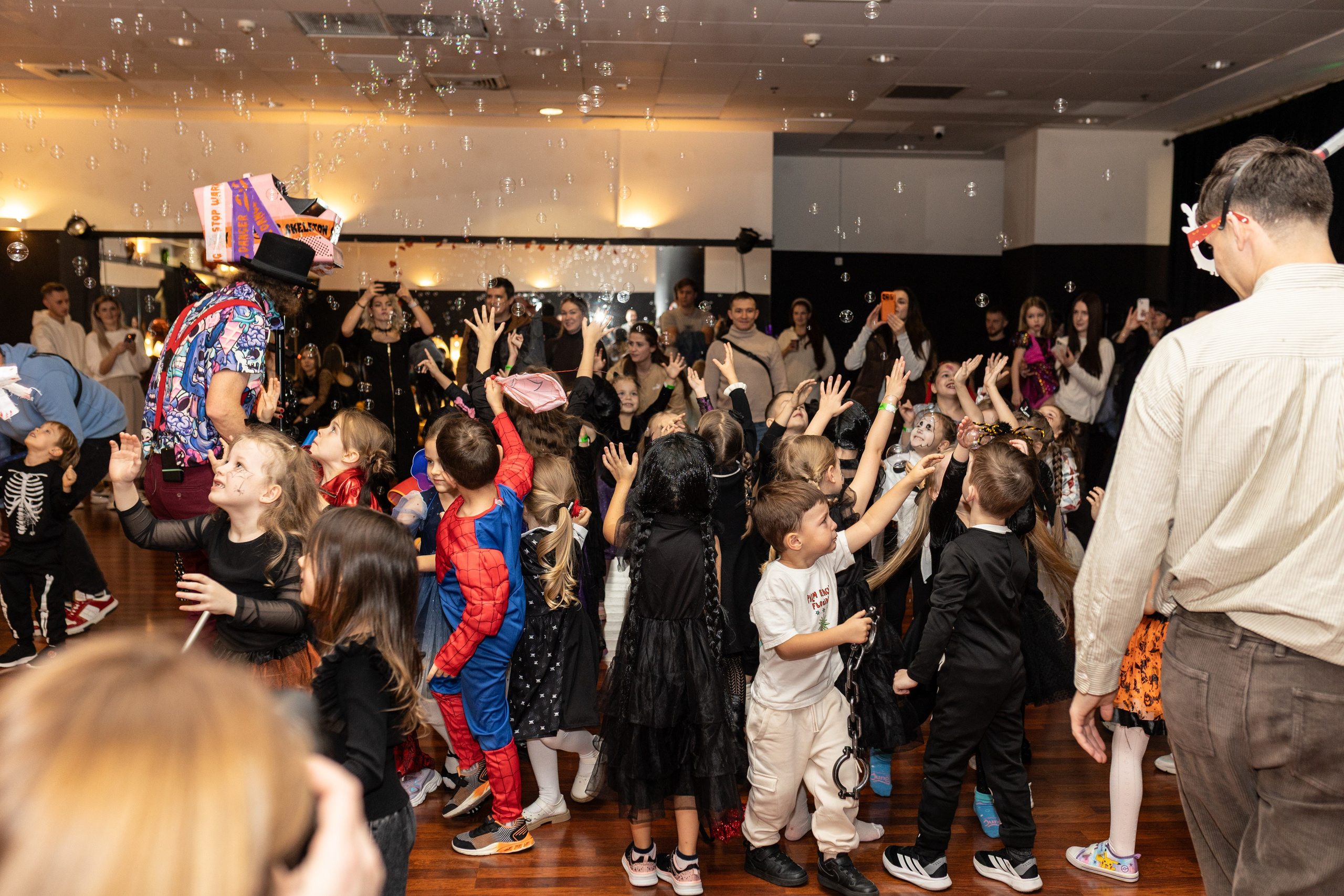 Leo dance studio Helloween 2025. Семейный и детский фотограф в Варшаве Мила Бобровская