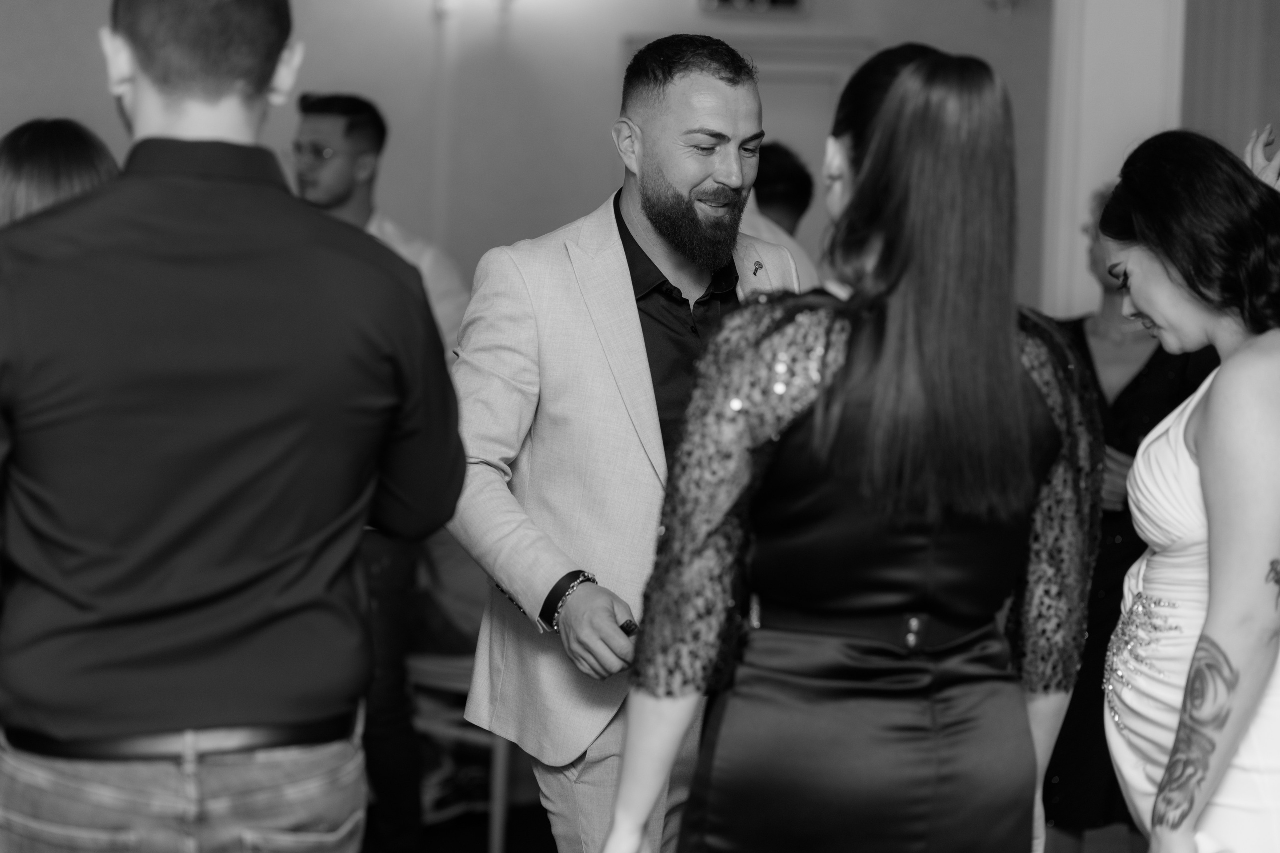 Madalina & Alin. Fotograf si videograf — evenimente si studio