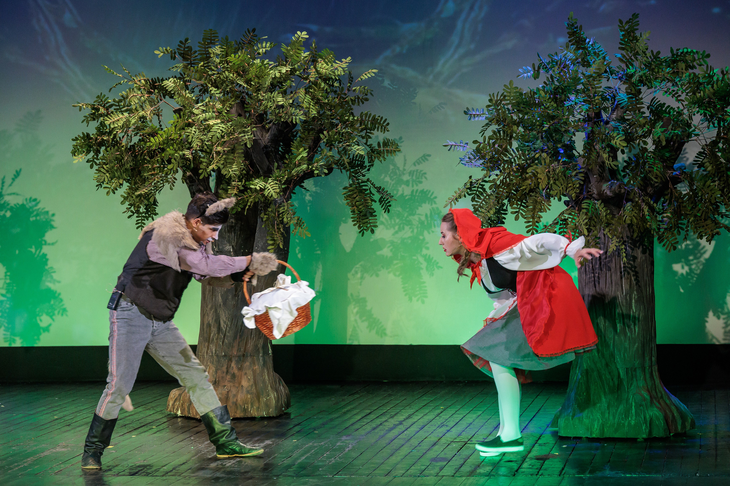 Povestea Scufita Rosie. Clounella. ✔️ Servicii foto si video in Chisinau Moldova - Cinematic.md