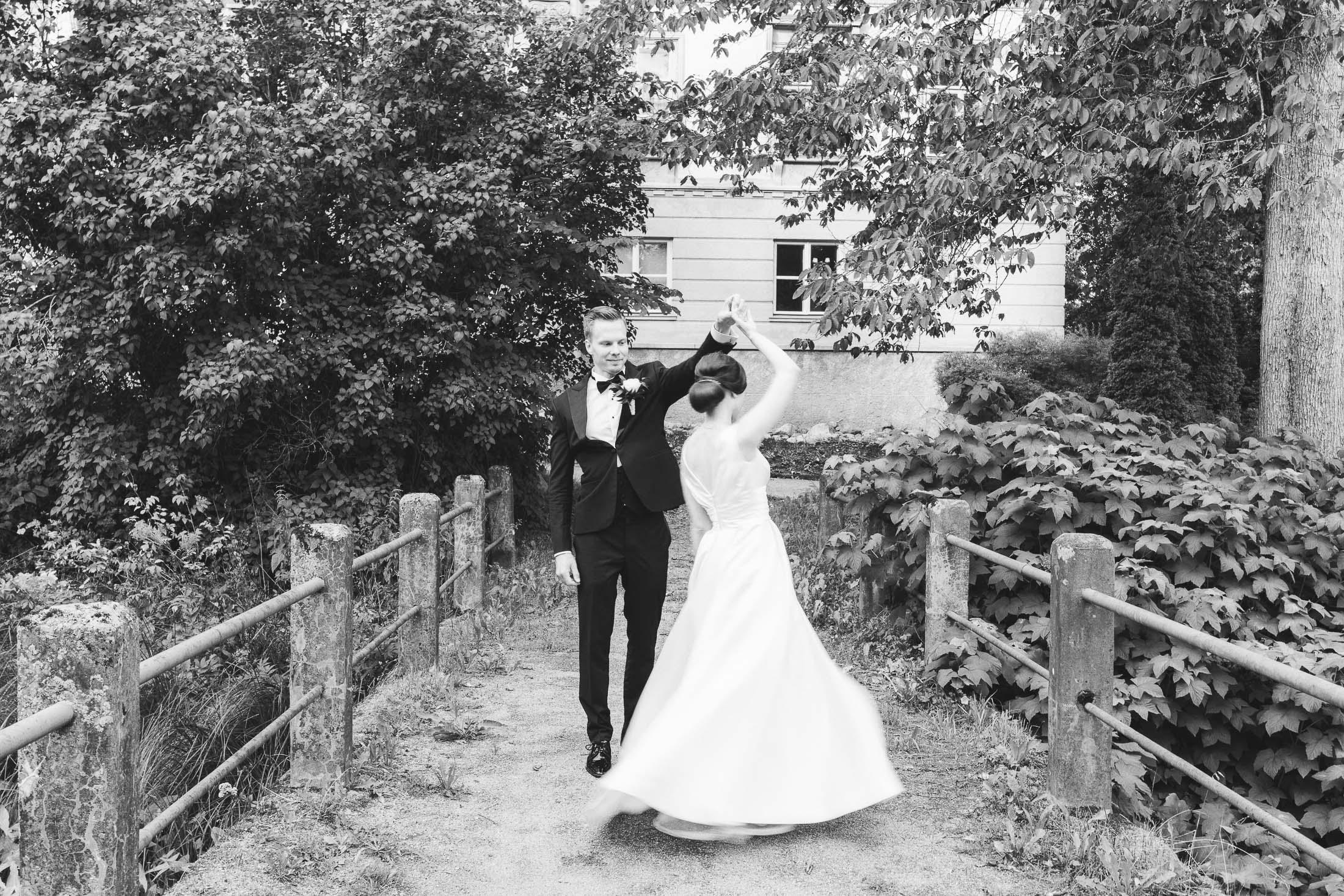 J&S, Hääkuvaaja Helsinki|kesähäät Espoon kartanossa