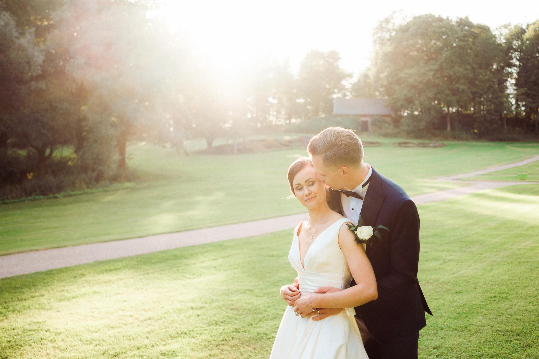 J&S, Hääkuvaaja Helsinki|kesähäät Espoon kartanossa