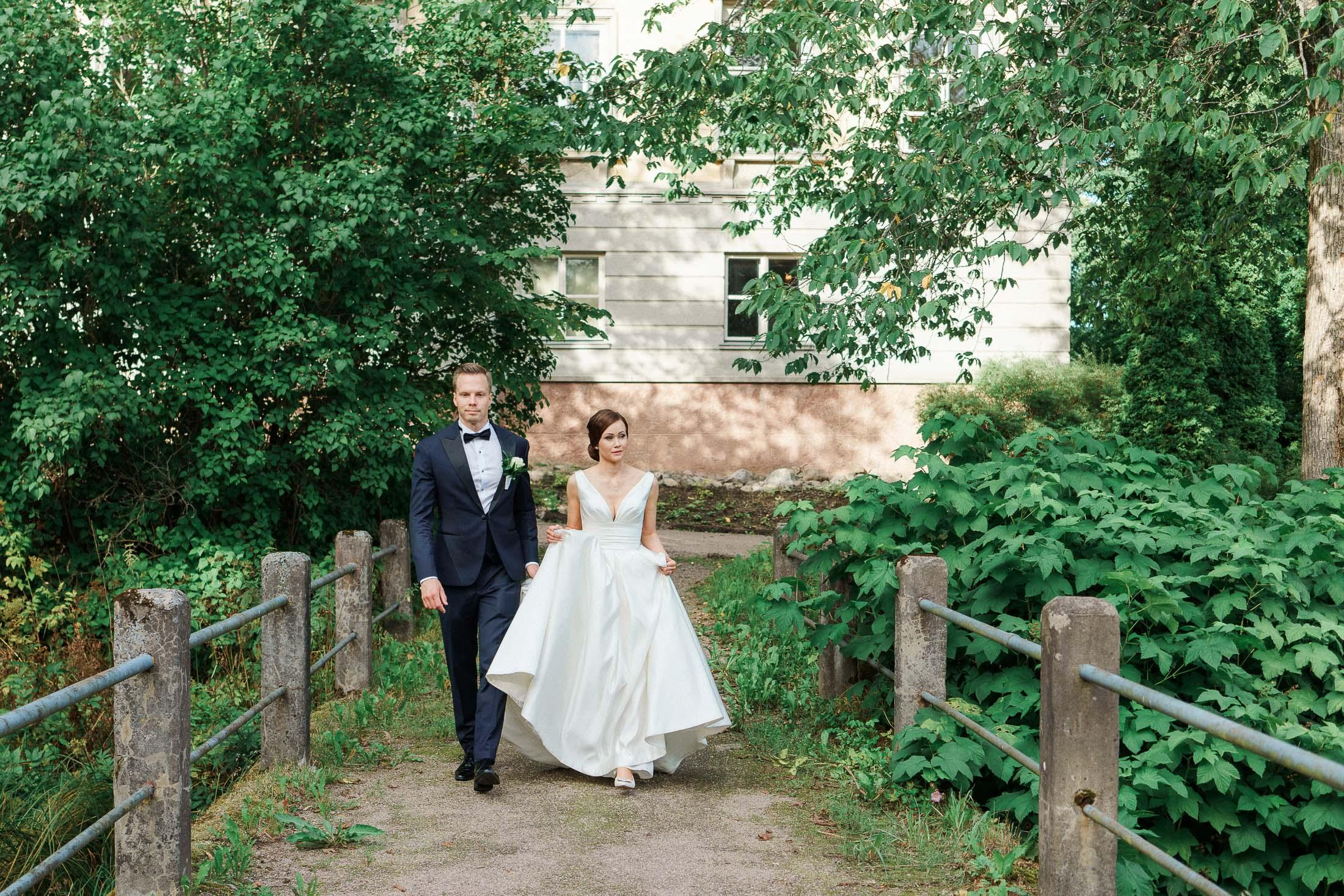 J&S, Hääkuvaaja Helsinki|kesähäät Espoon kartanossa