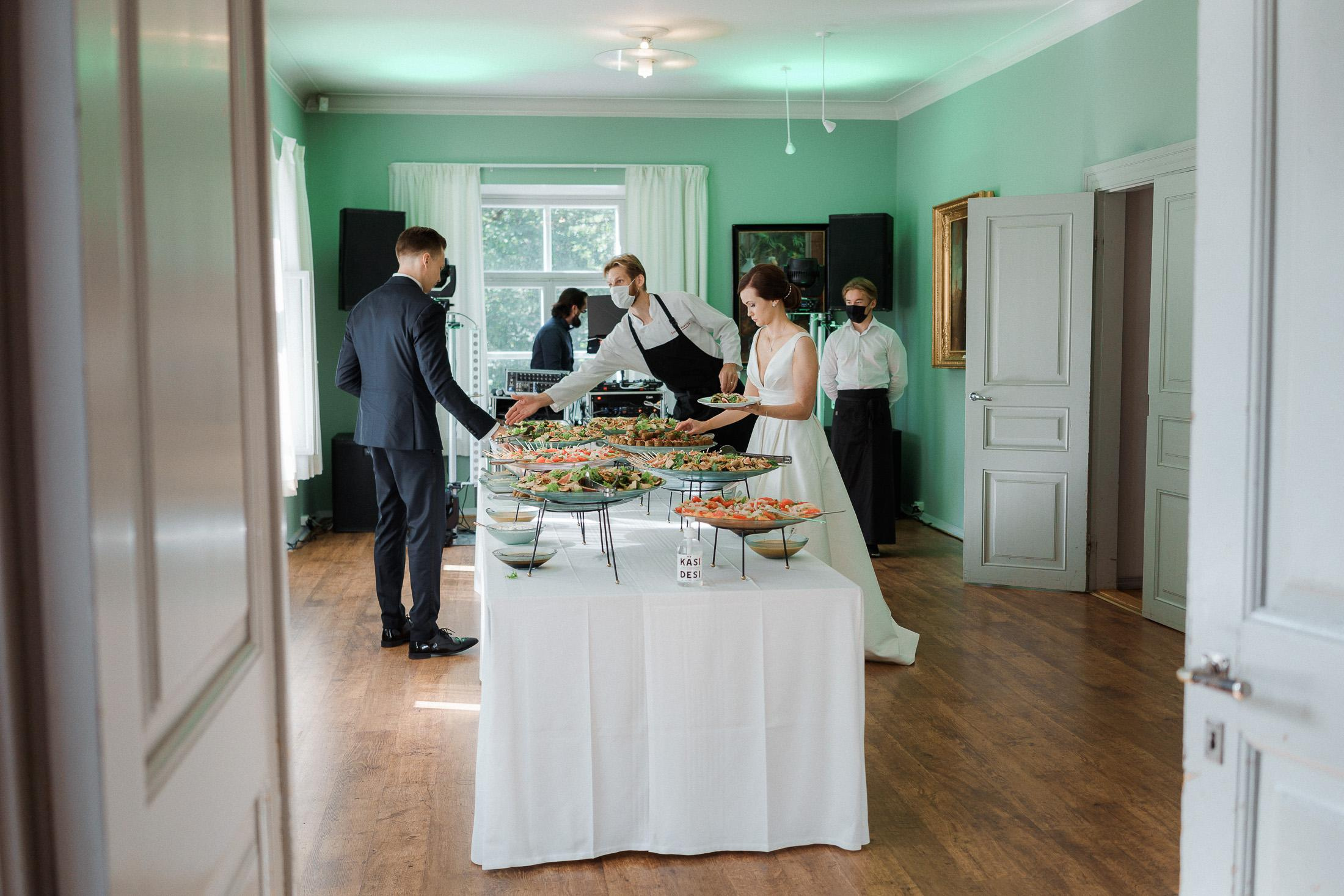 J&S, Hääkuvaaja Helsinki|kesähäät Espoon kartanossa