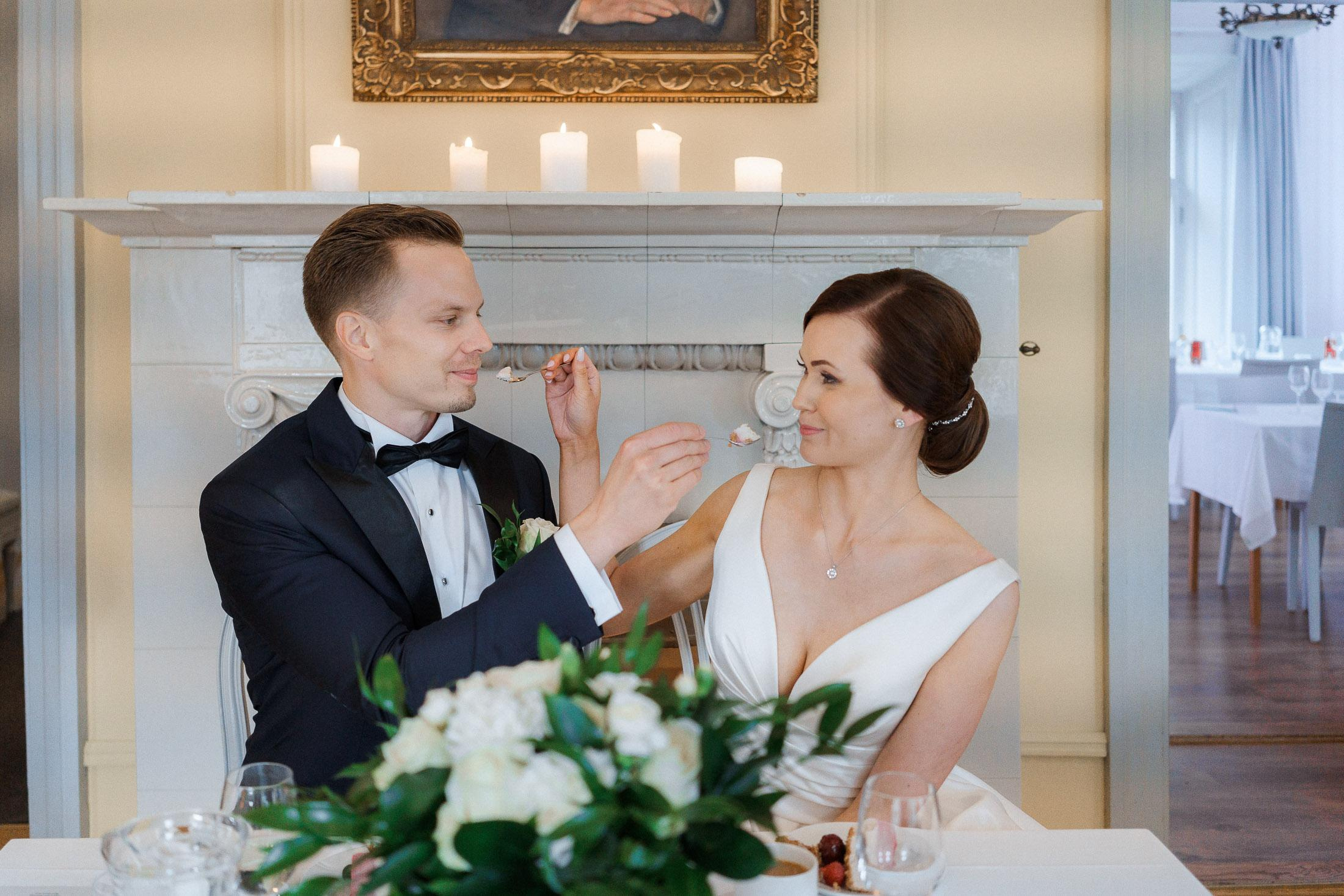 J&S, Hääkuvaaja Helsinki|kesähäät Espoon kartanossa