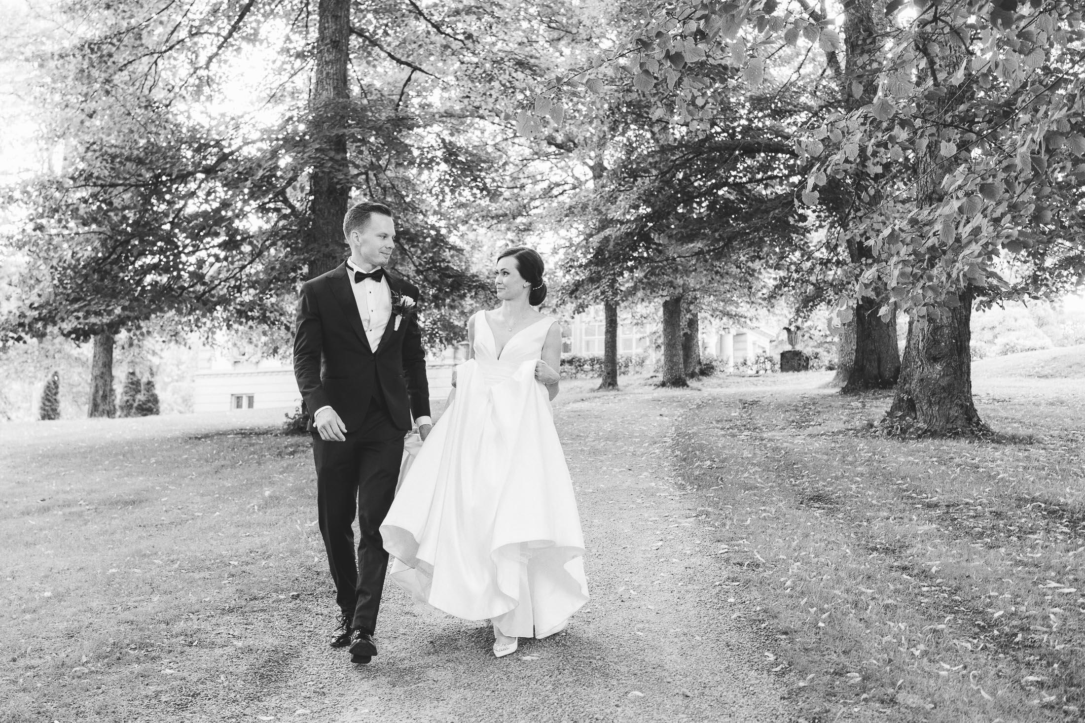 J&S, Hääkuvaaja Helsinki|kesähäät Espoon kartanossa