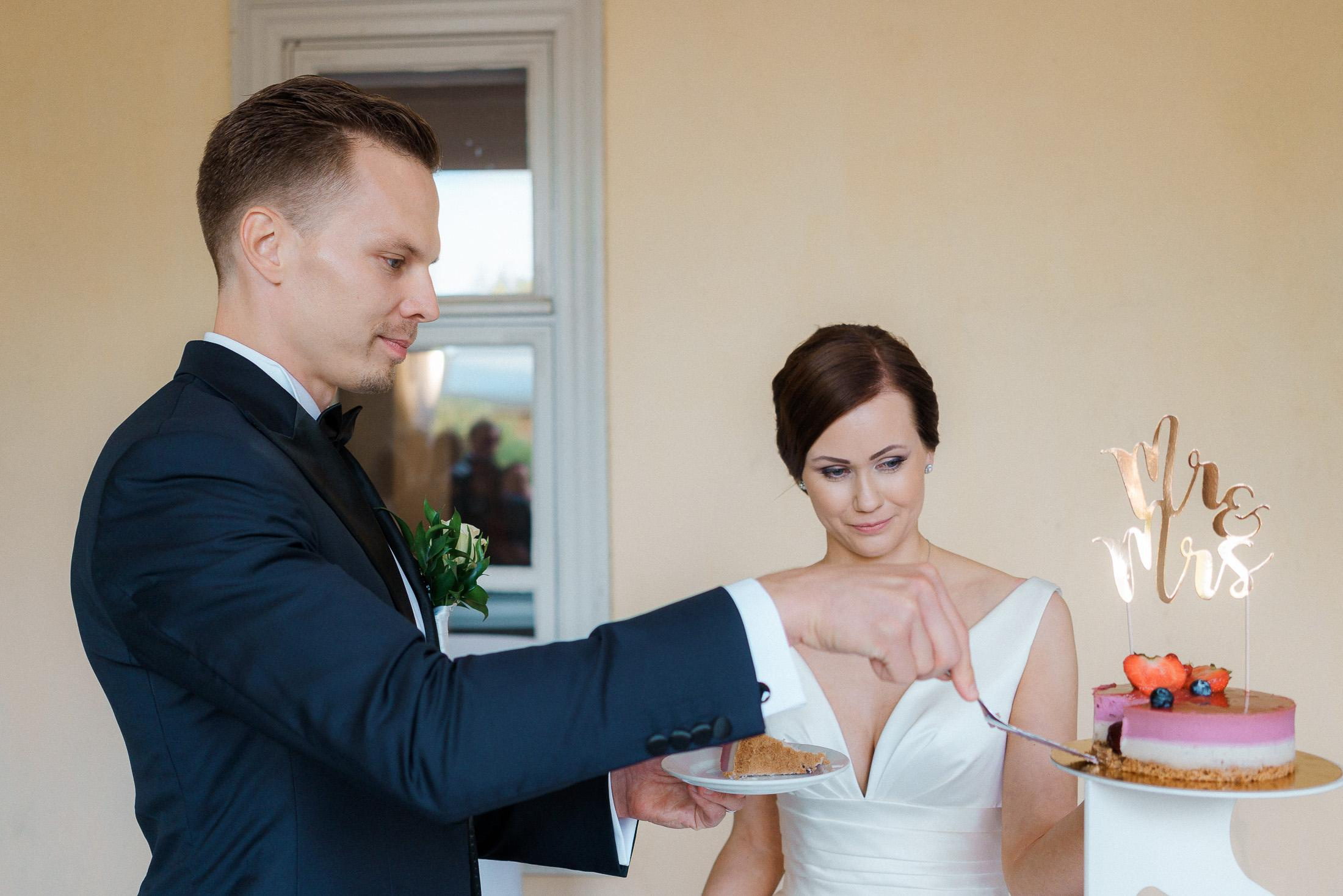 J&S, Hääkuvaaja Helsinki|kesähäät Espoon kartanossa