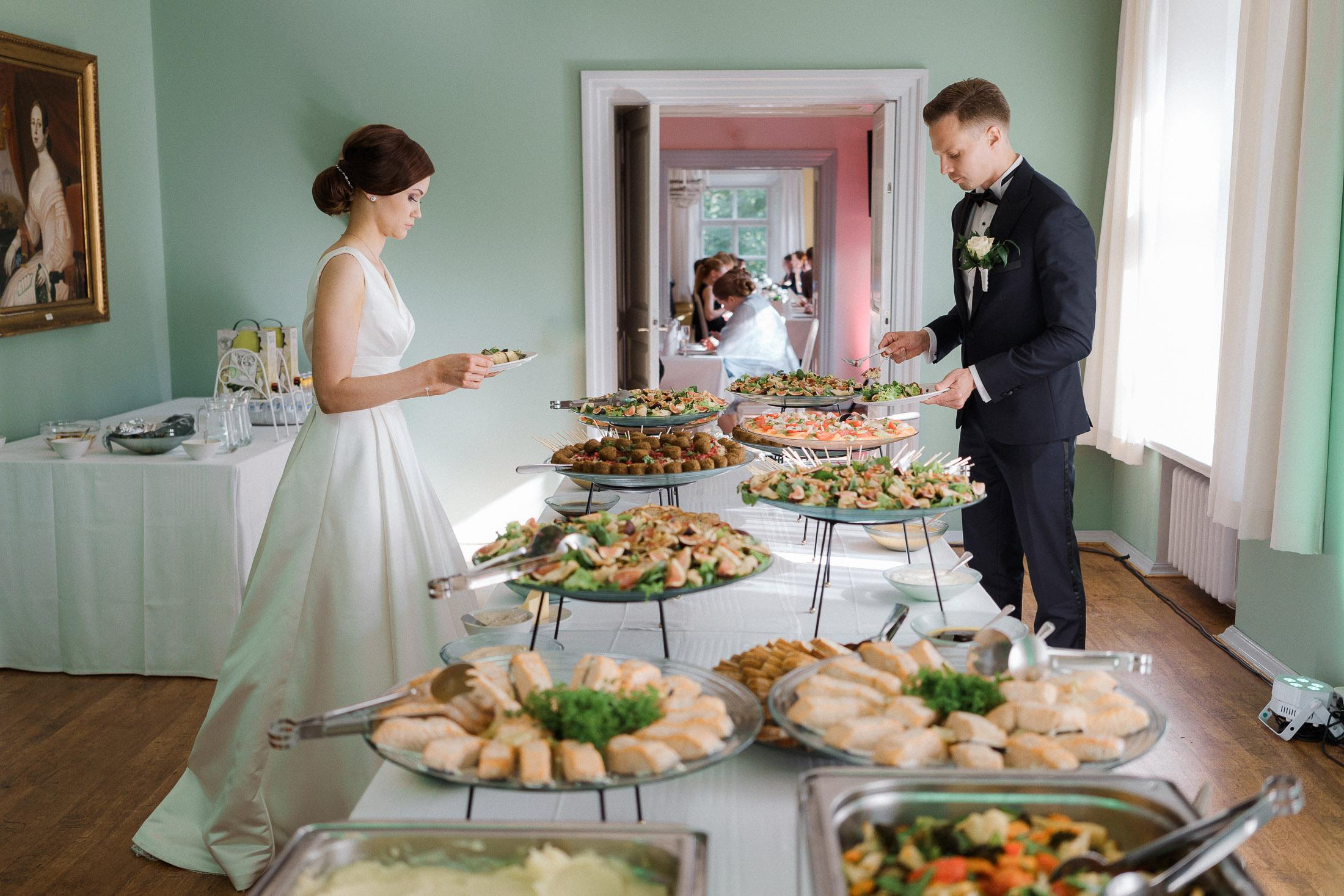 J&S, Hääkuvaaja Helsinki|kesähäät Espoon kartanossa