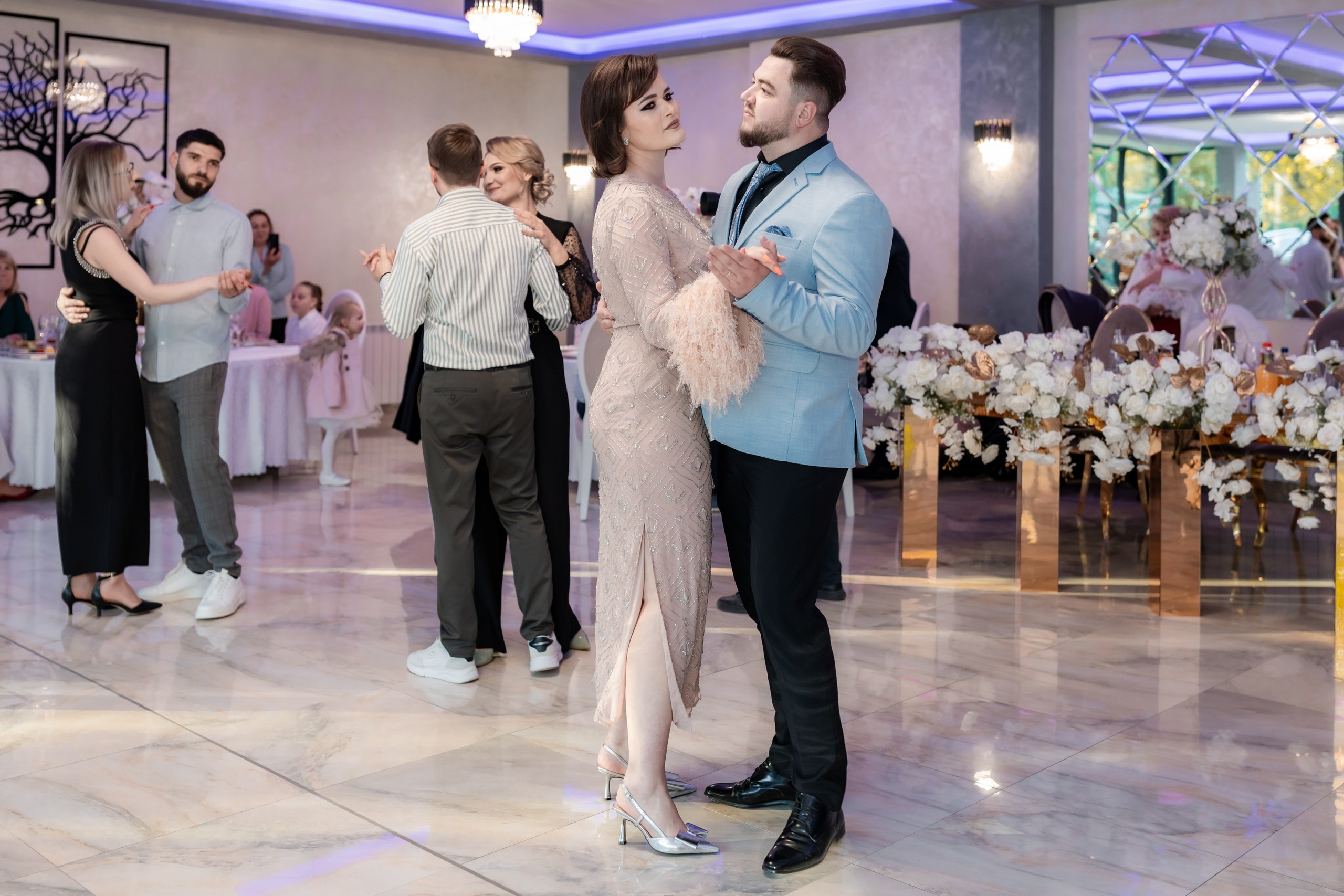 fotograf botez , fotografie botez Botoșani, fotograf Alin Chirilă, amintiri botez, fotografii botez, botez Miruna Parascheva, fotograf copii, fotografie botez în Botoșani-alt="botez , fotografie botez Alin Chirilă, amintiri botez, fotografii emoționante botez Botoșani"-- fotografii-botez-bebelus- amintiri-botez-micuț- moment-sfânt-crestinare- fotografie-emotionanta-botez- detalii-botez-bebelusi- parinti-fericiti-la-botez- fotograf-botez-profesionist- botez-in-biserica-ortodoxa- micuț-botezat-cu-emoție- zâmbete-și-lacrimi-la-botez- bebeluș-la-cristelniță- decor-botez-colorat- botez-cu-dragoste-și-credință- emotie-pura-la-botez- fotograf-botez-botosani- botez-iasi-suceava-fotograf- amintiri-nepretuite-botez-- Preotul ținându-l pe micuțul Mathias Gabriel la botez, în biserica Înălțarea Domnului, Copălău  - Detalii de la botezul lui Mathias – lumânare, trusou și icoană  - Familia lui Mathias Gabriel alături de micuț, în ziua botezului  - Portret emoționant cu mama și bebelușul în brațe, în biserică,fotograf profesionist evenimente Botoșani, Iași, Suceava, Fălticeni, Bacău, Pașcani, Roman - AlinoFotoStudio by Alin Chirilă - servicii foto nuntă, botez, cununie, ședințe foto creative, albume personalizate, fotografii emoționante și calitative pentru cele mai importante momente din viață,fotograf nuntă Botoșani Alin Chirilă,  ședință foto botez Iași - AlinoFotoStudio,  servicii fotograf profesionist evenimente Suceava,  fotograf cununie civilă Fălticeni - Alin Chirilă,  album foto nuntă personalizat Bacău.“Bebeluș botezat în biserică, ținut în brațe de nași”	•	“Detaliu cu lumânarea de botez decorată cu flori albe”	•	“Părinți emoționați alături de copilul lor la ceremonia de botez”	•	“Masa festivă de botez cu decor tematic și tort personalizat”	•	“Momentul în care preotul toarnă apă sfințită pe fruntea bebelușului”	“Bebeluș în rochie albă de botez, zâmbind în brațele mamei”	•	“Detaliu cu cruciulița de botez așezată pe o pernă de satin”	•	“Părinți și nași aprinzând lumânările în timpul ceremoniei de botez”	•	“Tort de botez decorat cu figurine tematice și numele copilului”	•	“Copil botezat dormind liniștit în pătuțul decorat festiv”	•	“Momentul în care preotul binecuvântează copilul în fața altarului”	•	“Invitați adunându-se în jurul mesei festive la petrecerea de botez”	•	“Bebeluș ținând în mână o jucărie personalizată primită la botez”	•	“Familie fericită pozând împreună după ceremonia de botez”	•	“Decor tematic cu baloane și flori la locația petrecerii de botez” fotograf Botoșani fotograf evenimente fotograf botez Alin Chirila fotograf alinofotostudio.fotograf botez Amelis Maria, fotografie botez Botoșani, fotograf Alin Chirilă, amintiri botez, fotografii botez, botez Amelis Maria, fotograf copii, fotografie botez în Botoșani,