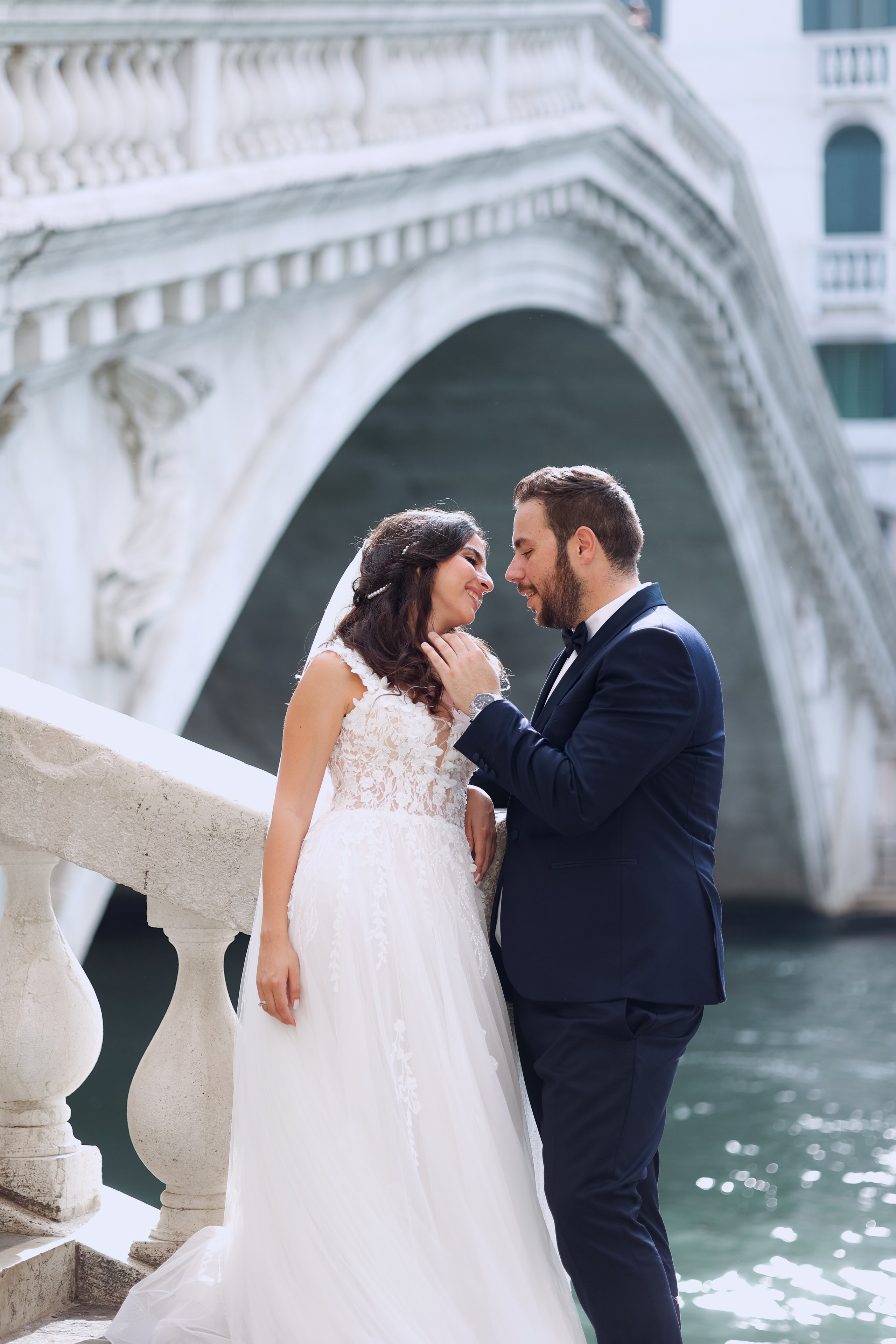 the bride and groom looks nice next to Rialto bridge