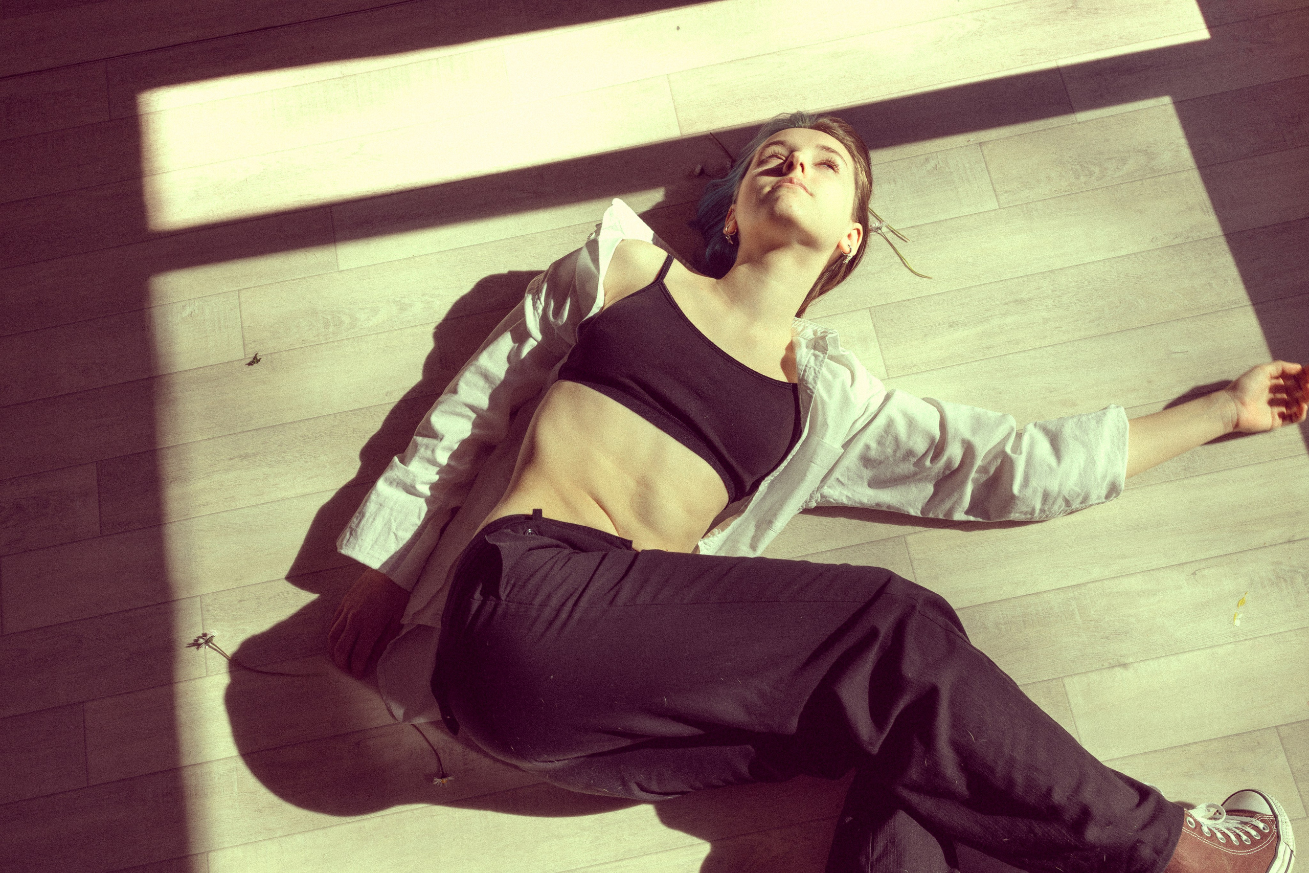 Portrait de femme charismatique. Histoires d’amour, séances photos de famille et de mariage en France